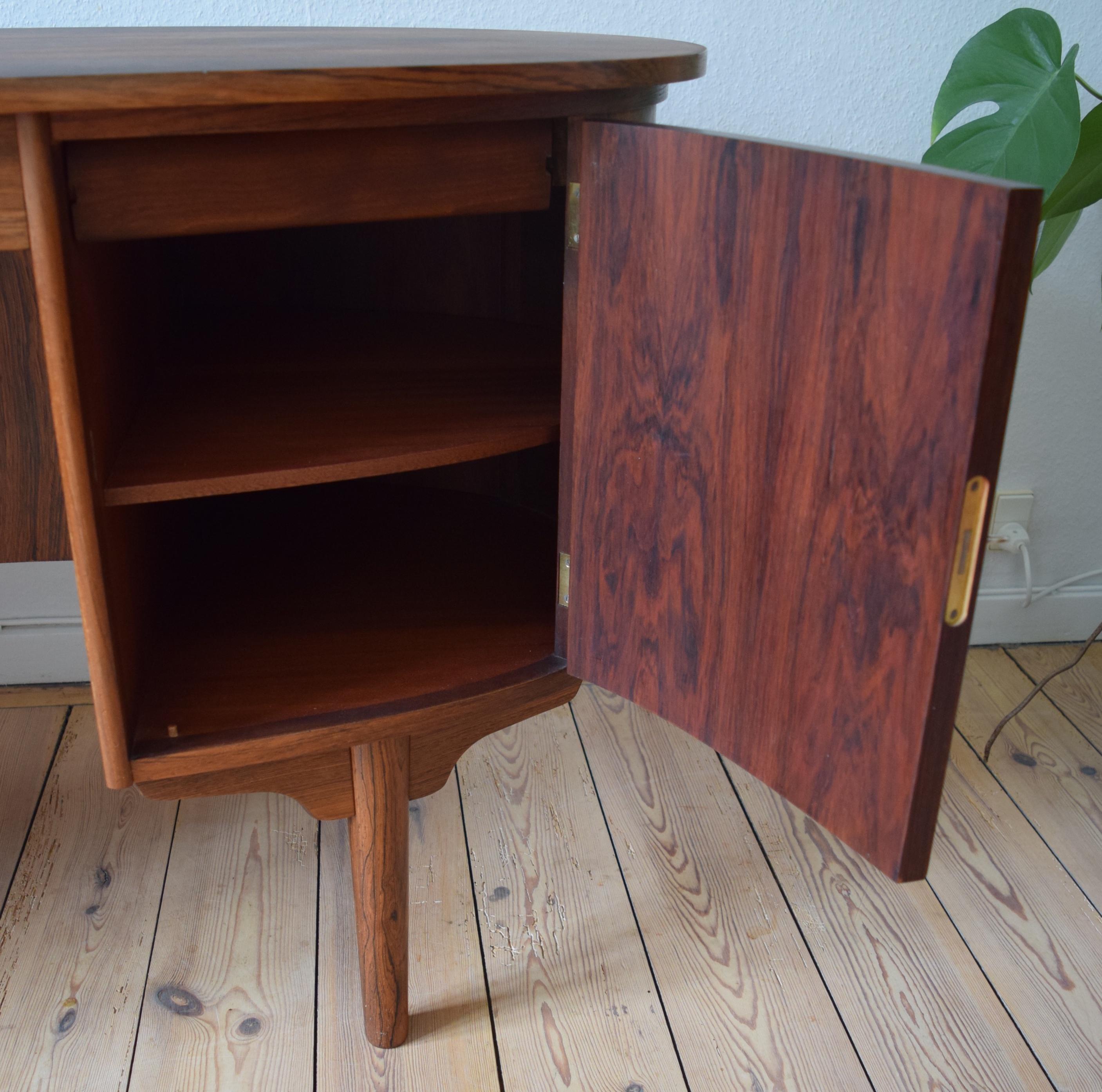 Midcentury Rosewood Kidney Shaped Desk, H.P. Hansen, 1960s In Good Condition In Nyborg, DK