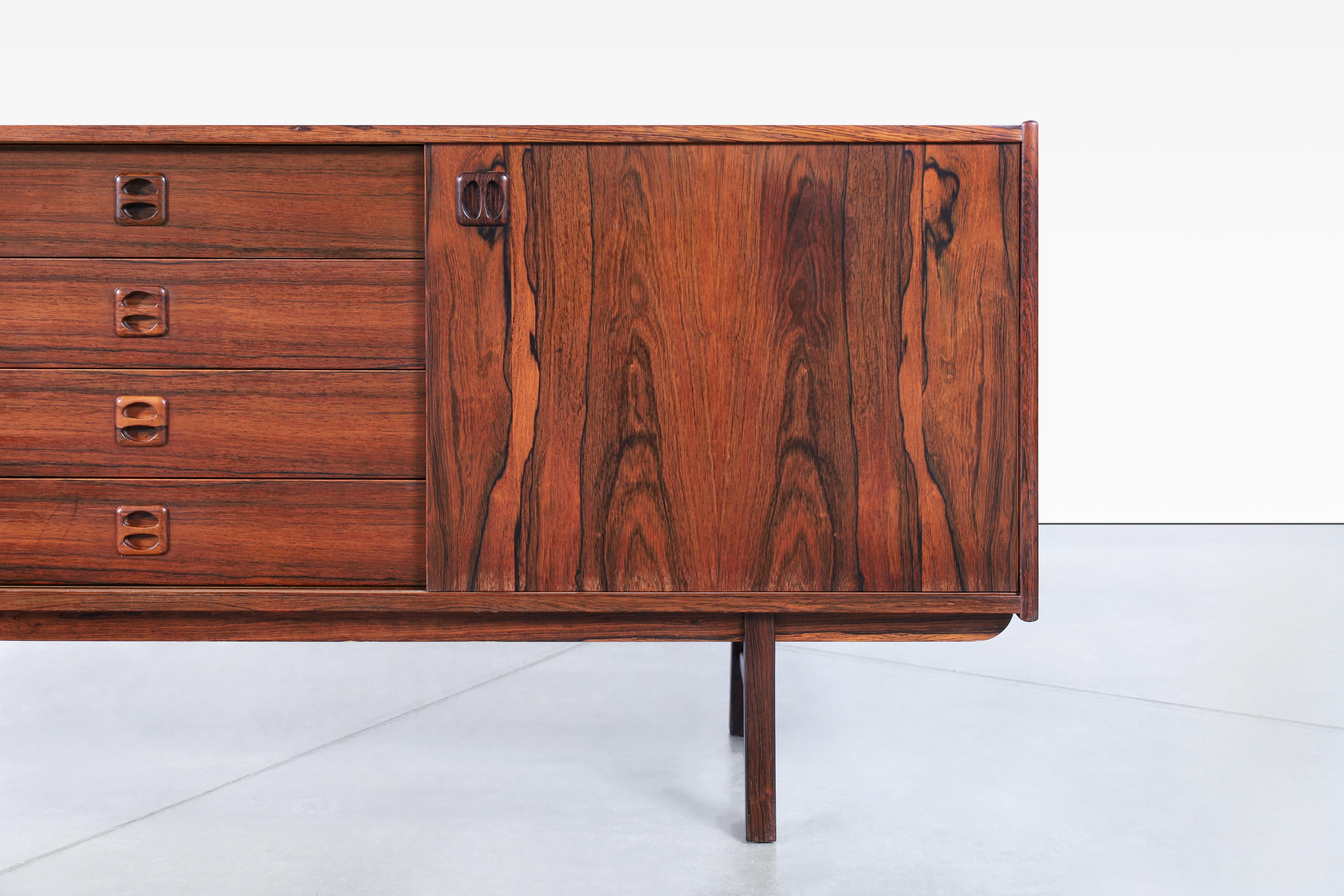 Enfilade Ladoga en bois de rose du milieu du siècle dernier par Erik Wortz en vente 4