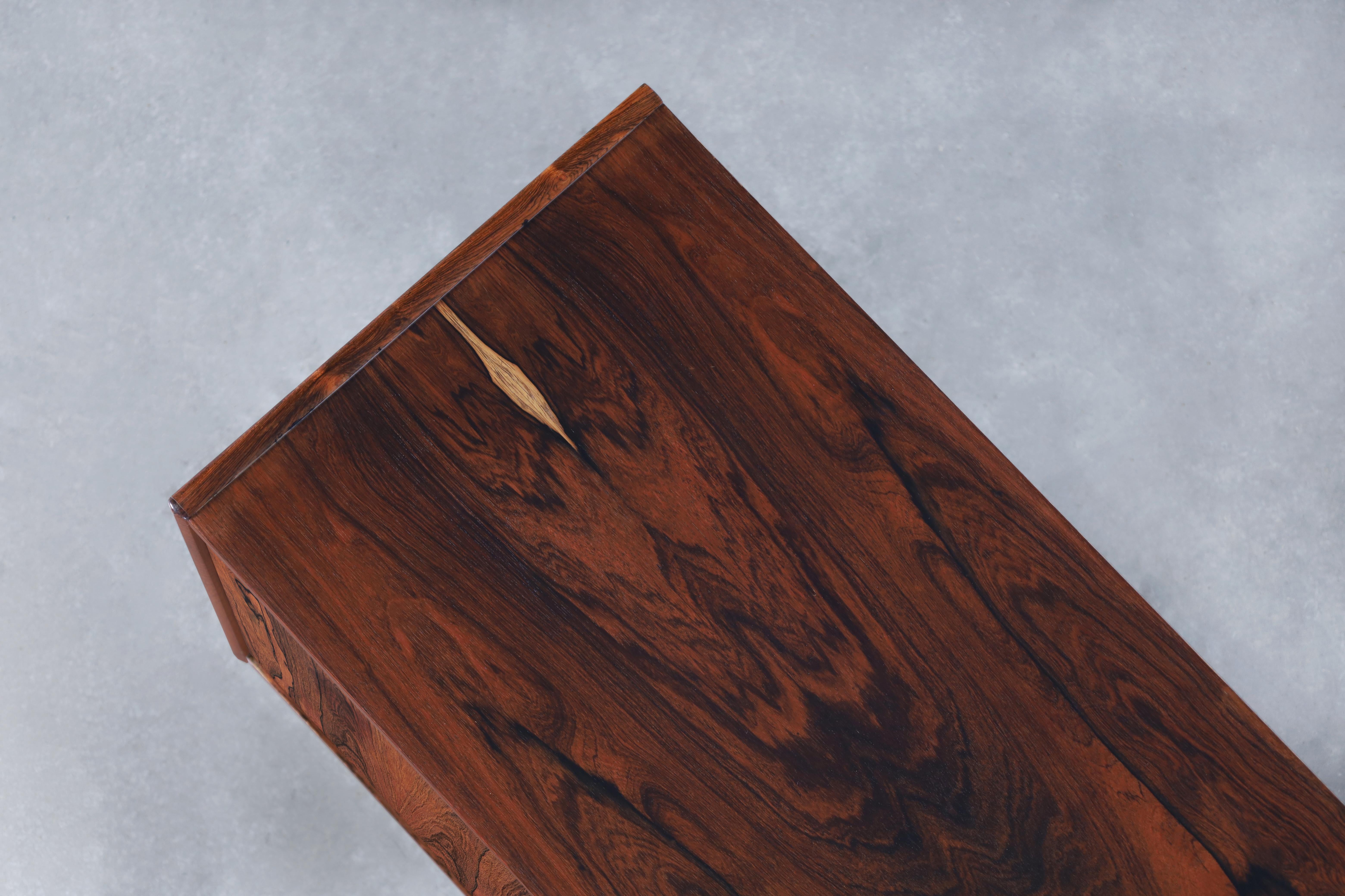 Enfilade Ladoga en bois de rose du milieu du siècle dernier par Erik Wortz en vente 6