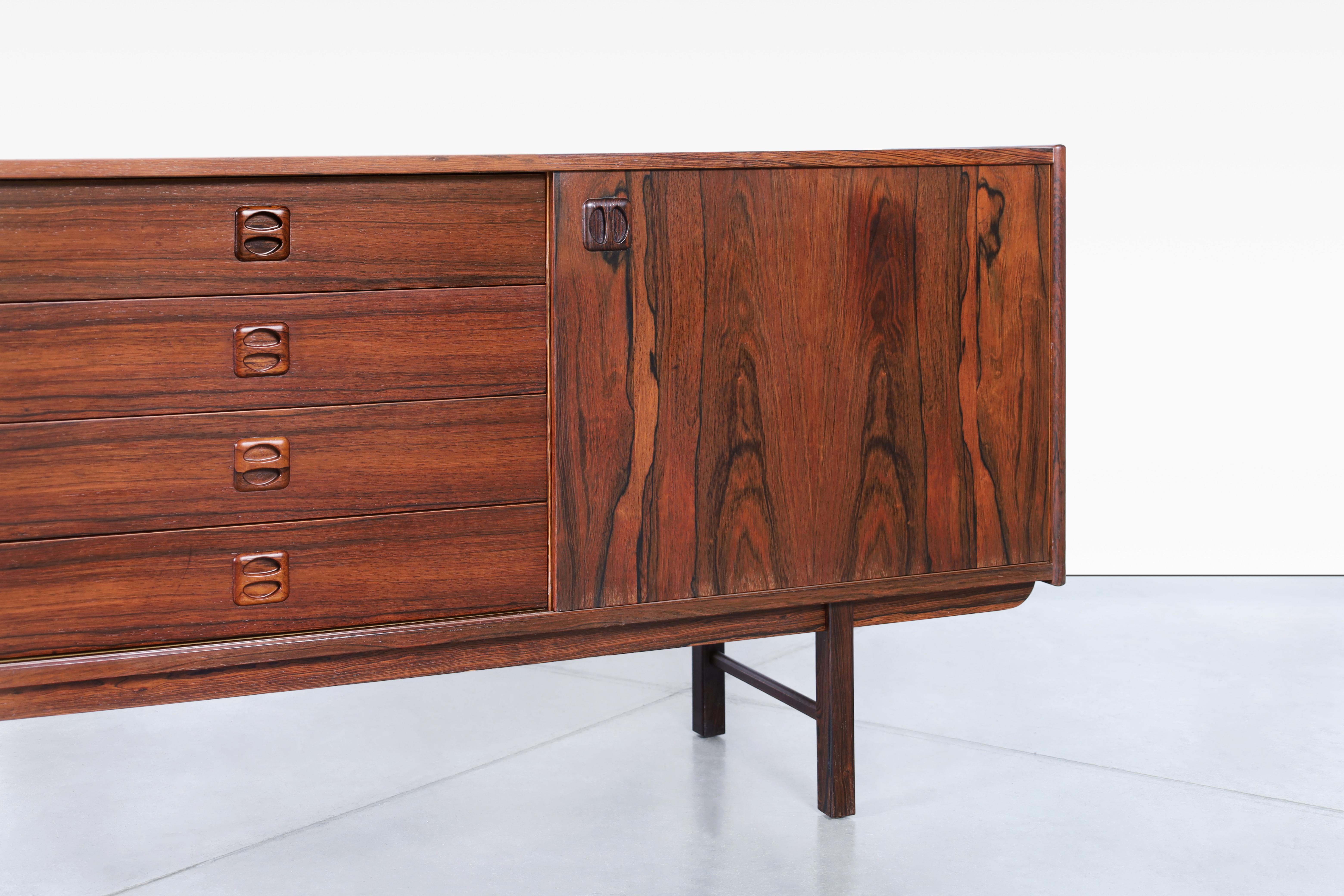 Enfilade Ladoga en bois de rose du milieu du siècle dernier par Erik Wortz en vente 1