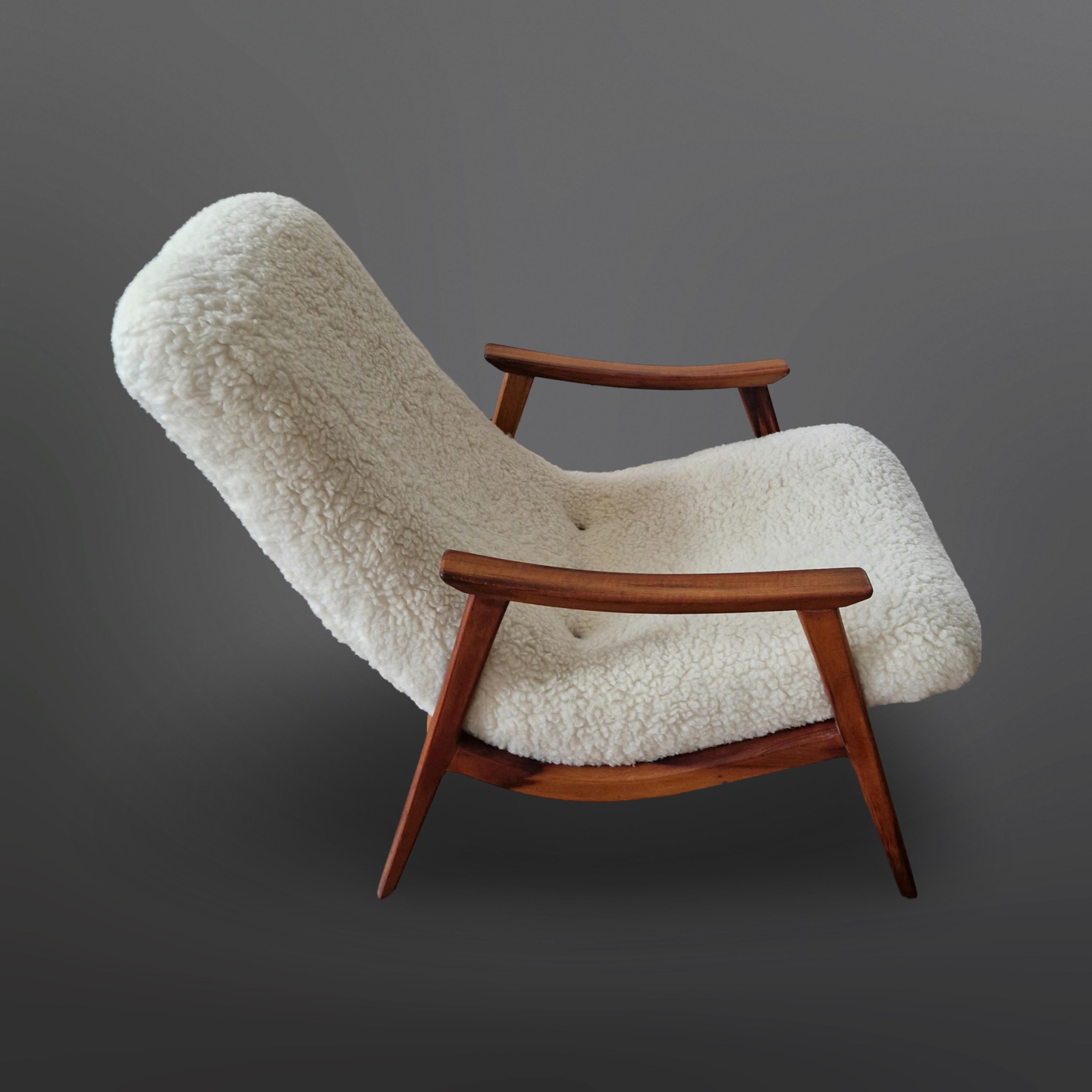 20th Century Mid century rosewood lounge chair by Gelli, Brazil 1950s For Sale