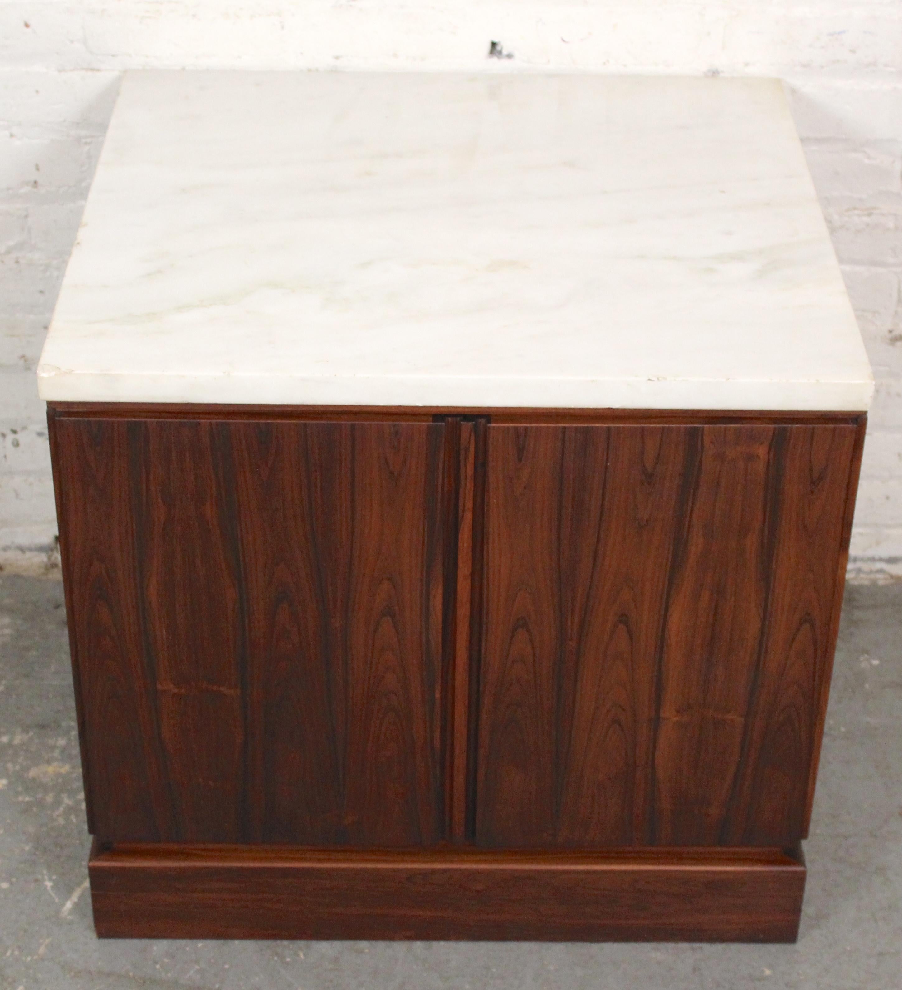 Pair of large sofa side tables with white marble tops. Two door cabinet storage with adjustable shelf. These cabinets can be used as bedside or living room storage tables.
Please confirm location NY or NJ