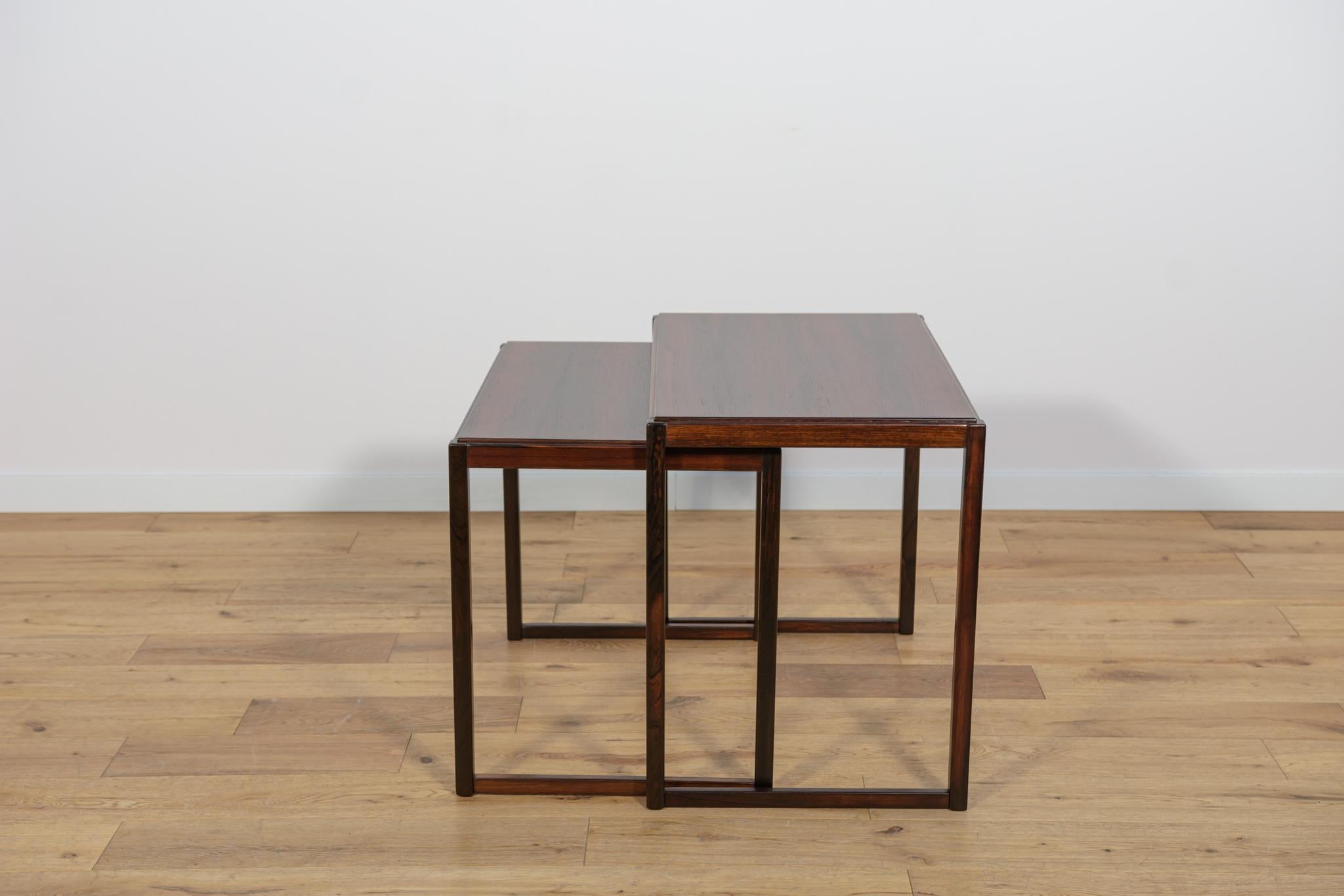 Travail du bois Tables gigognes du milieu du siècle dernier, années 1960, Suède, lot de 2 en vente