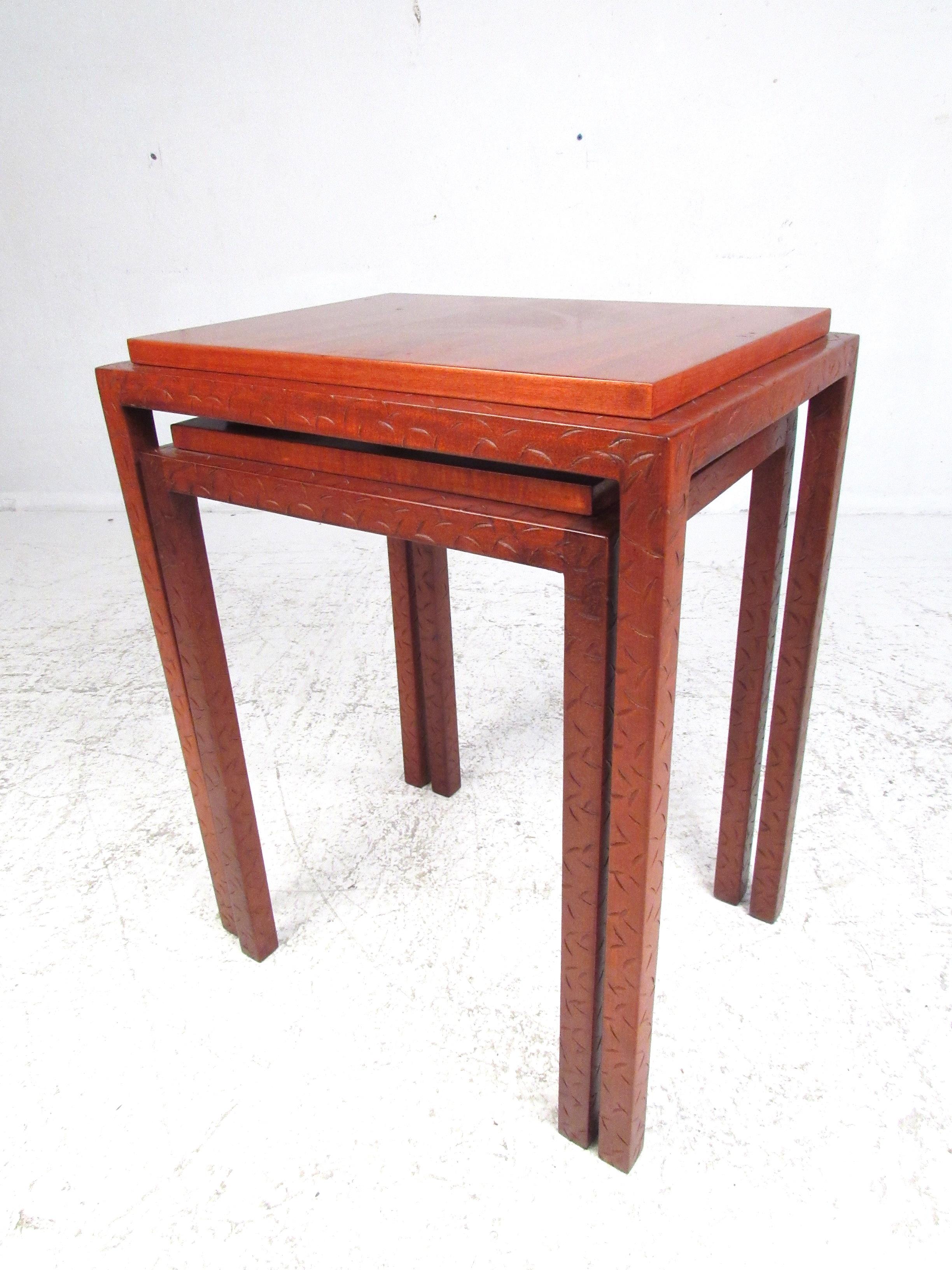 Mid-Century Modern Tables gigognes en palissandre du milieu du siècle en vente