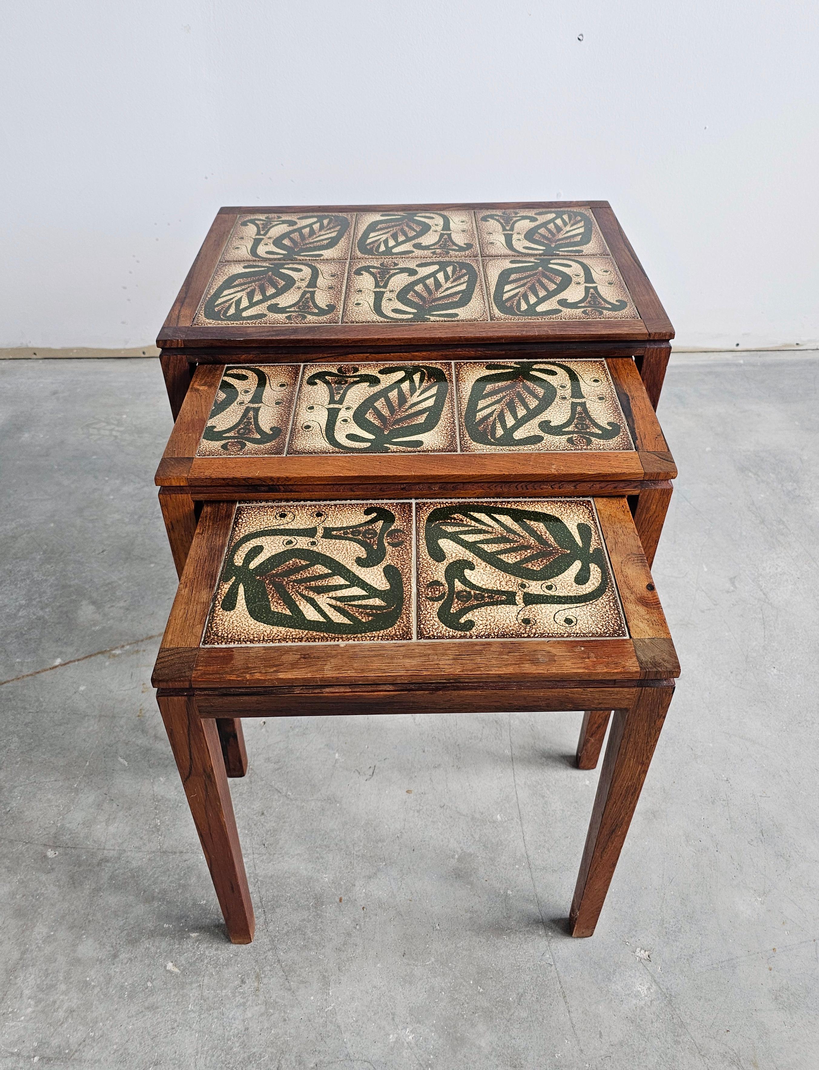 Mid Century Rosewood Nesting Tables with Tiles Top, set of 3, Denmark 1960s In Good Condition In Beograd, RS