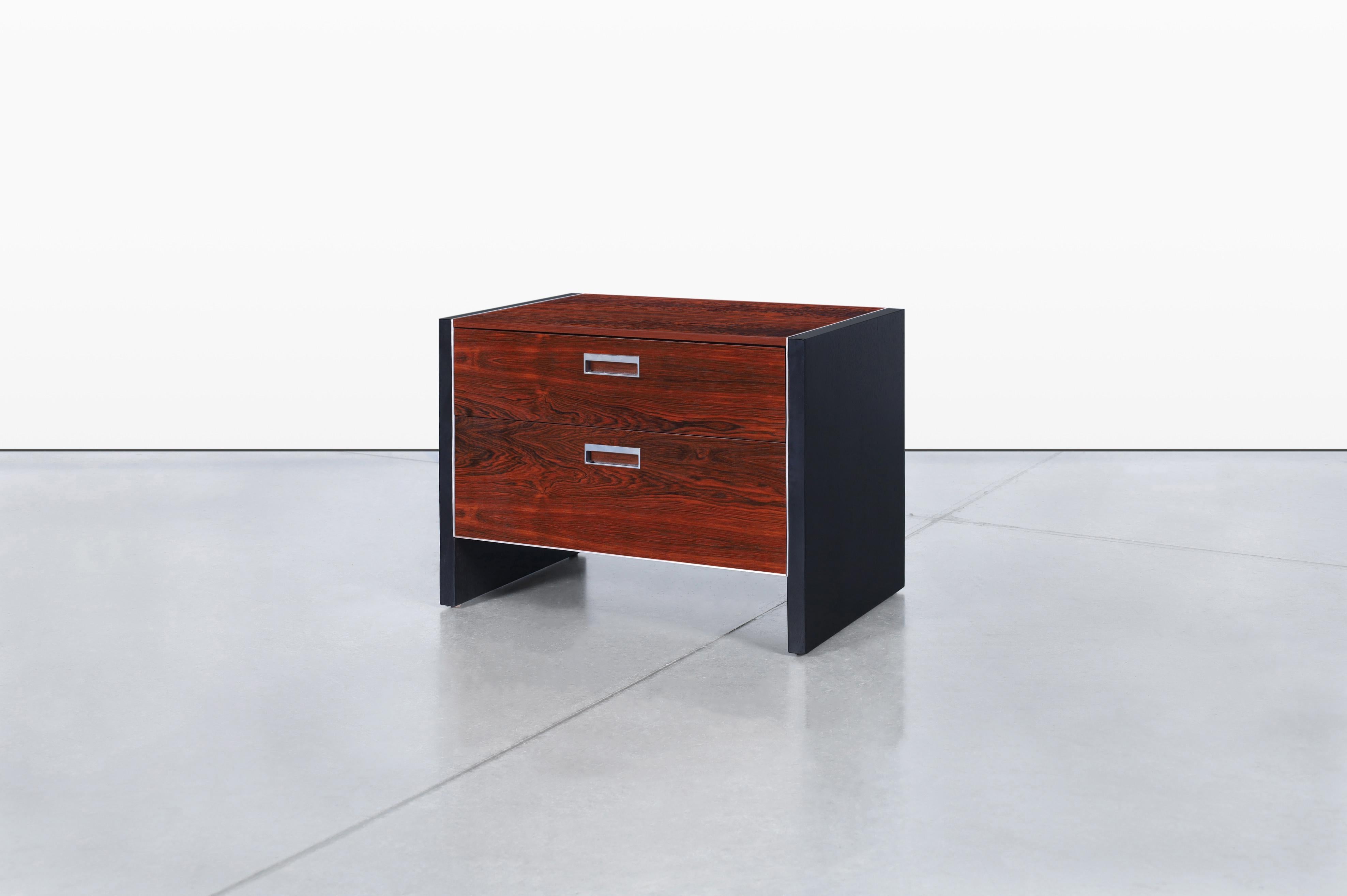 Tables de nuit en bois de rose du milieu du siècle dernier par Robert Baron pour Glenn of California en vente 4