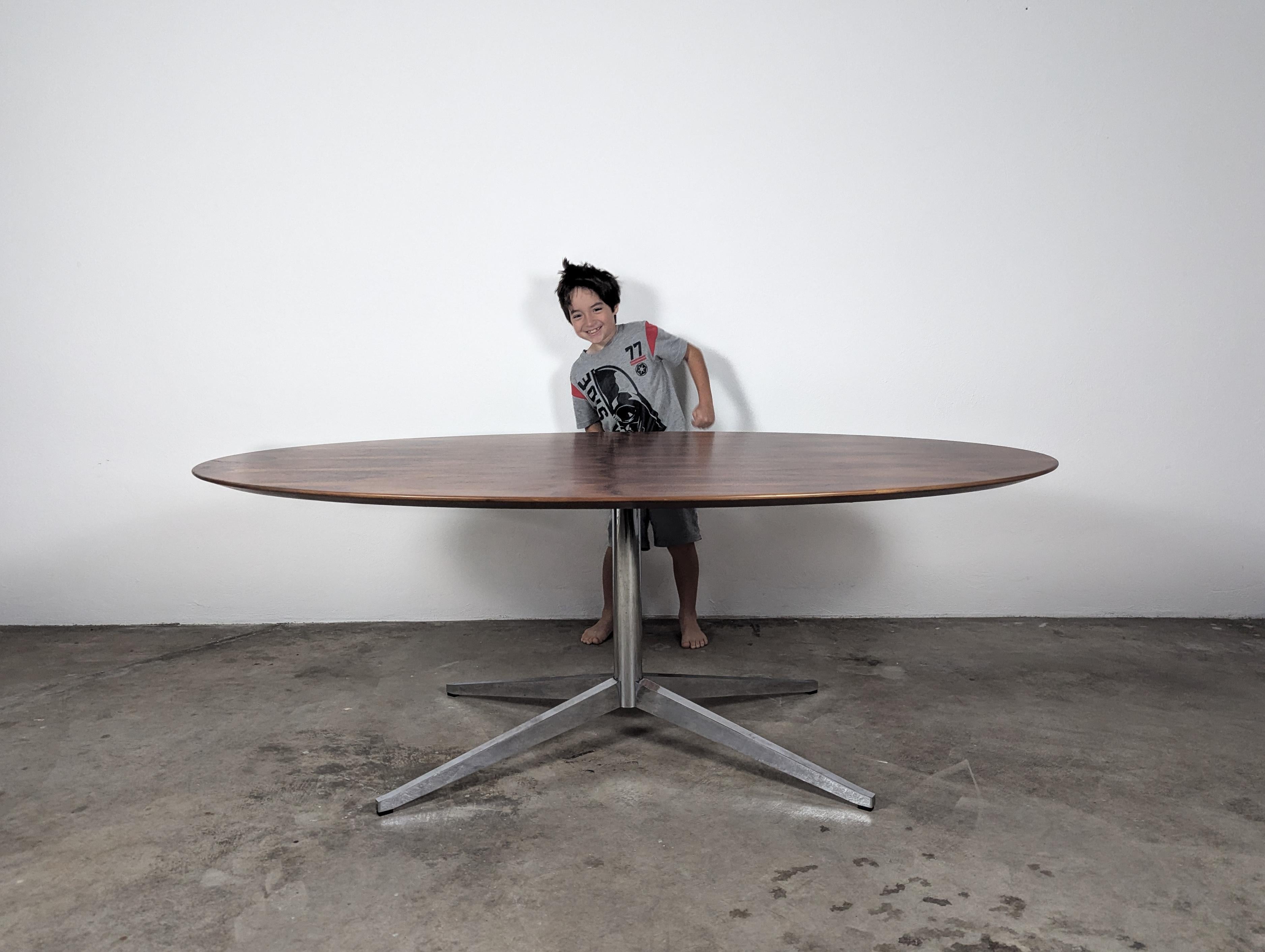 Ovaler Ess-/Konferenztisch aus Rosenholz von Florence Knoll aus der Mitte des Jahrhunderts, ca. 1960er Jahre im Angebot 5