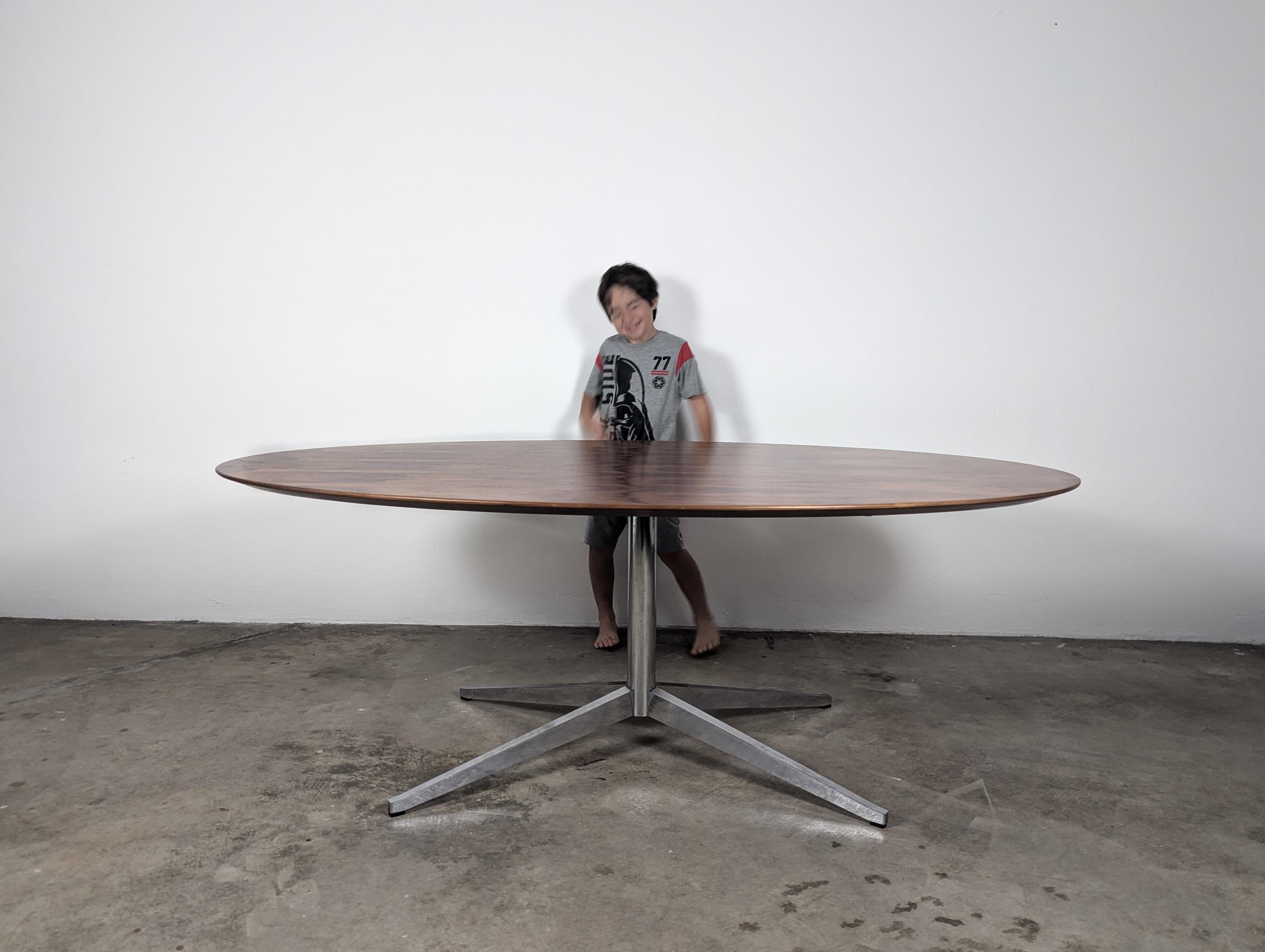 Ovaler Ess-/Konferenztisch aus Rosenholz von Florence Knoll aus der Mitte des Jahrhunderts, ca. 1960er Jahre im Angebot 6