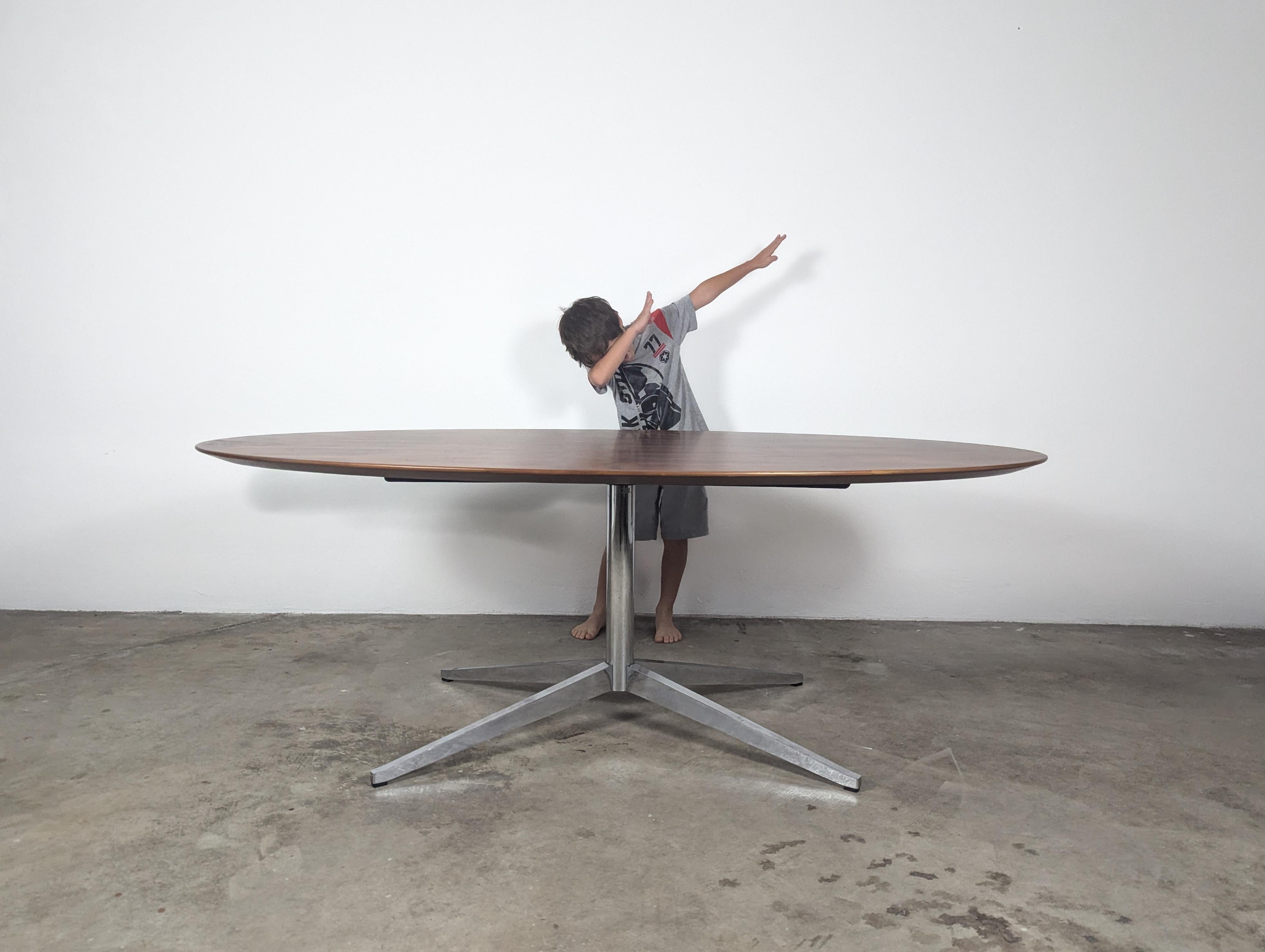 Ovaler Ess-/Konferenztisch aus Rosenholz von Florence Knoll aus der Mitte des Jahrhunderts, ca. 1960er Jahre im Angebot 7