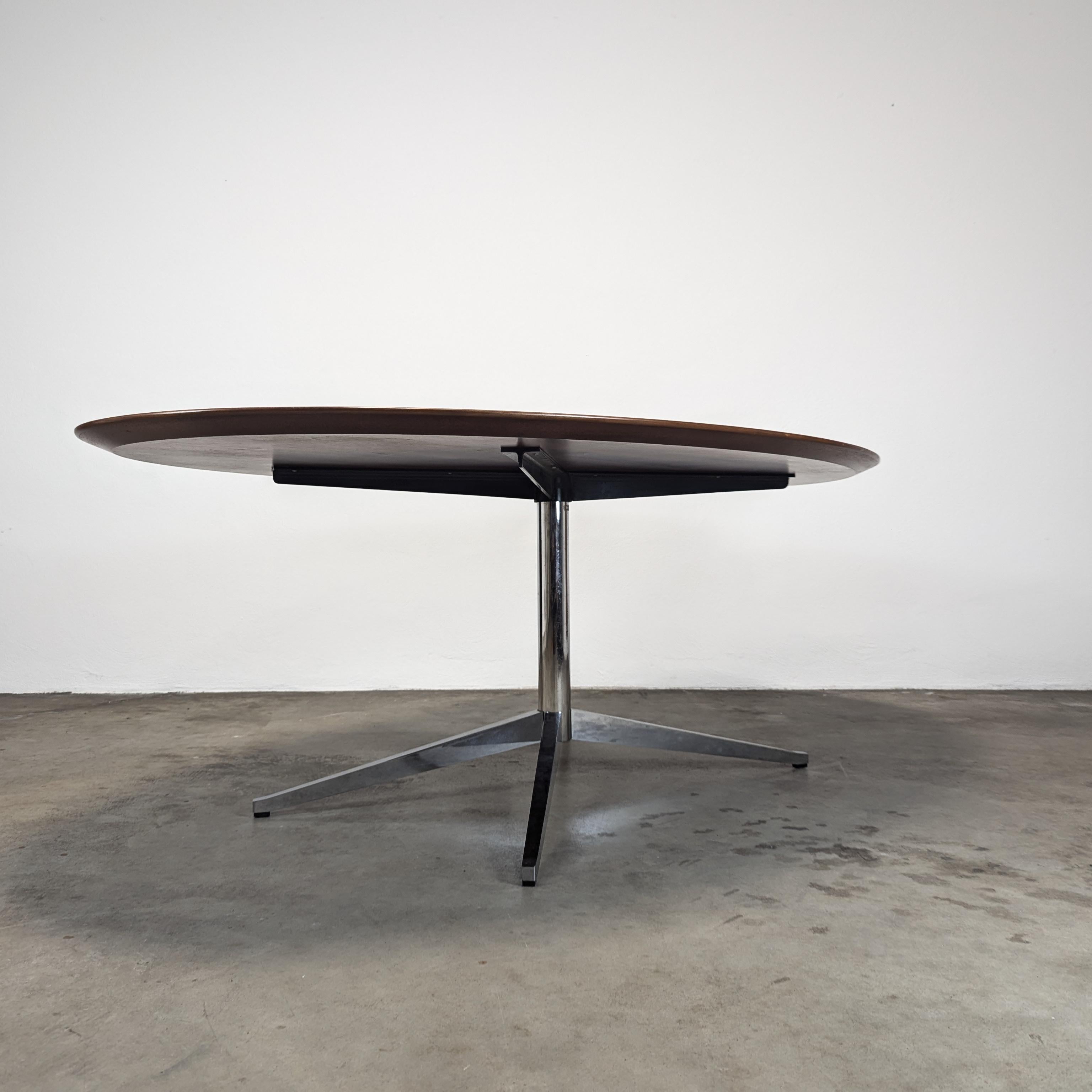 Ovaler Ess-/Konferenztisch aus Rosenholz von Florence Knoll aus der Mitte des Jahrhunderts, ca. 1960er Jahre im Angebot 2