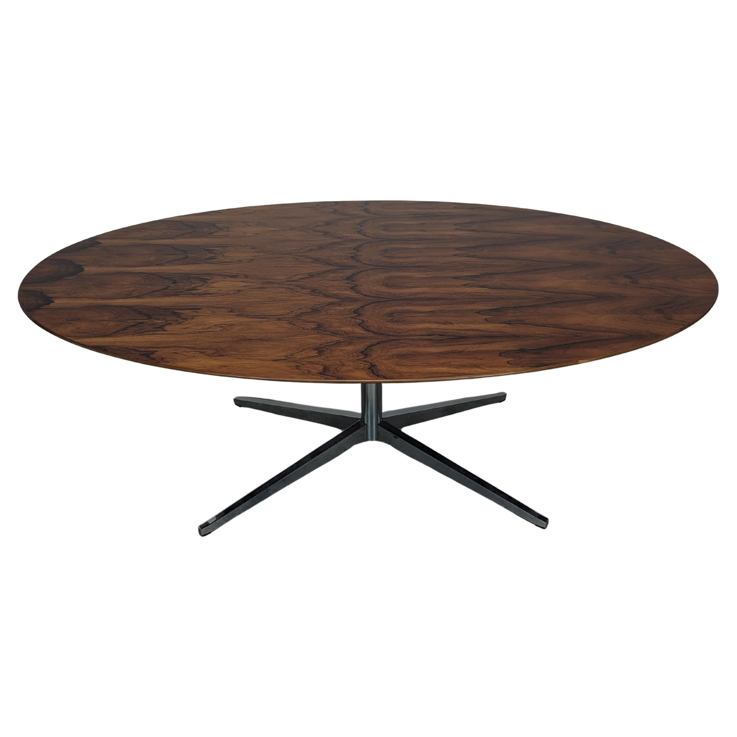 Ovaler Ess-/Konferenztisch aus Rosenholz von Florence Knoll aus der Mitte des Jahrhunderts, ca. 1960er Jahre im Angebot