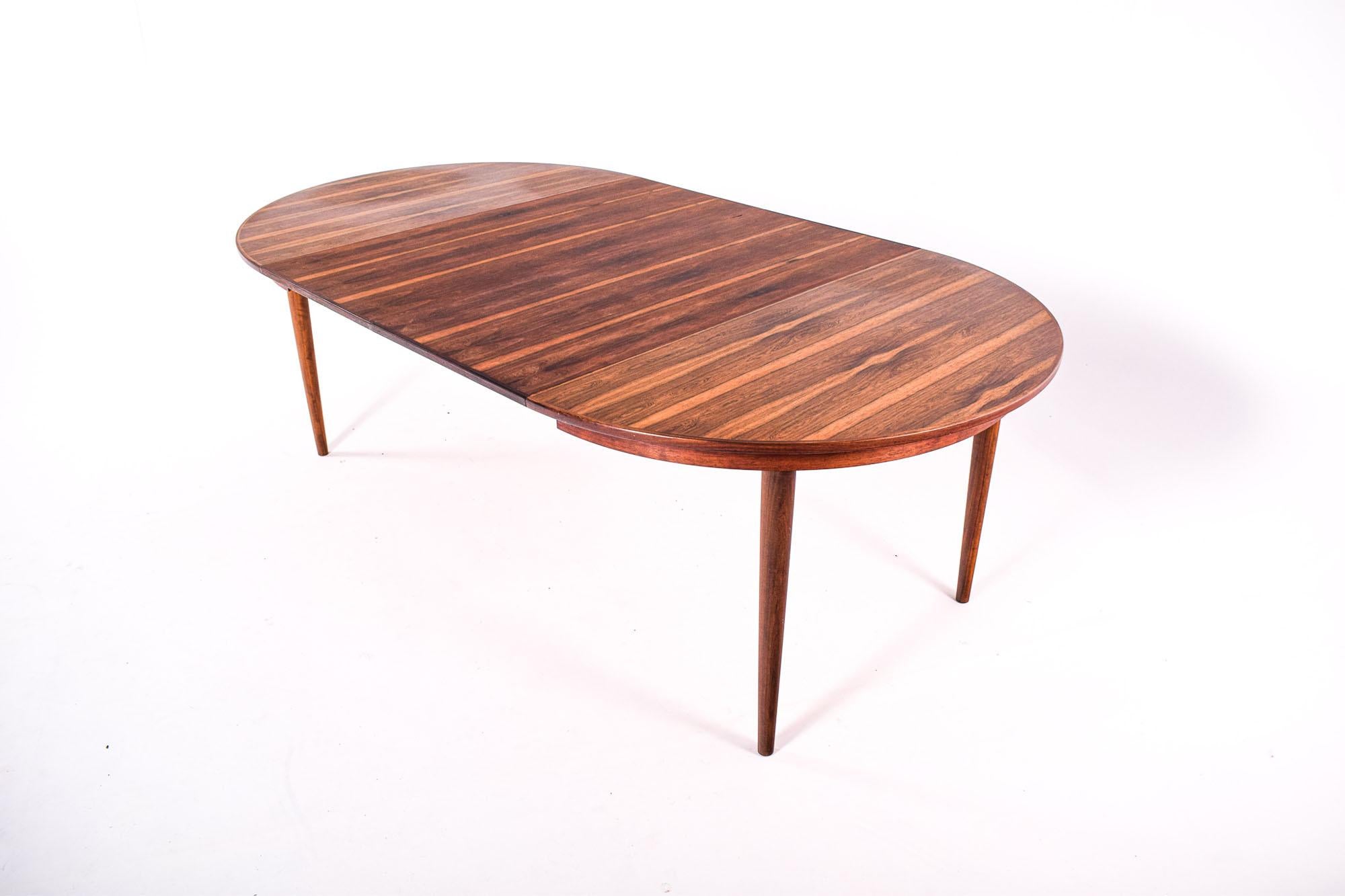 Mid Century Rosewood Round Dining Table, 1950s In Good Condition In Lisboa, Lisboa