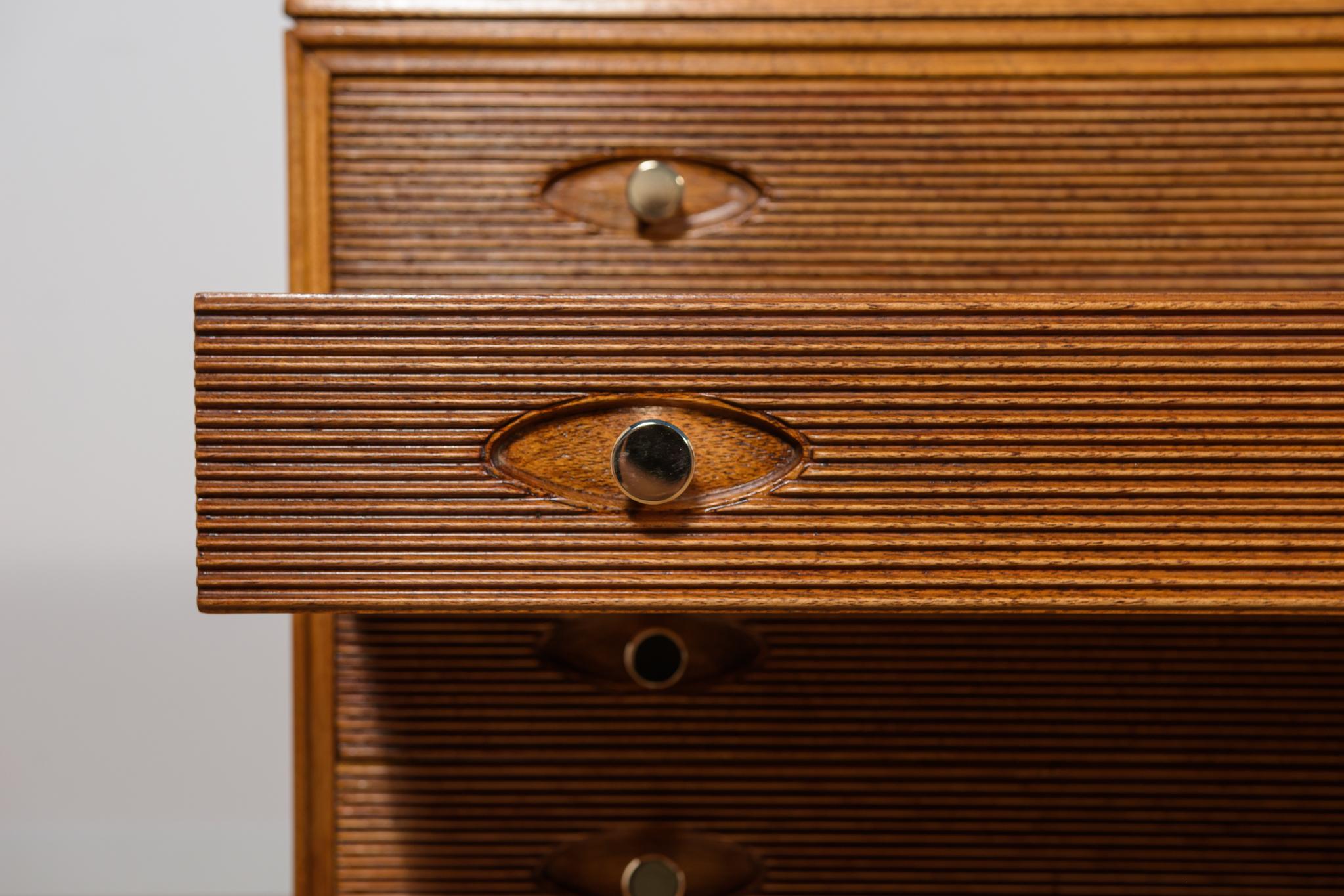 Buffet en bois de rose du milieu du siècle  par Robert Heritage pour Archie Shine. en vente 8