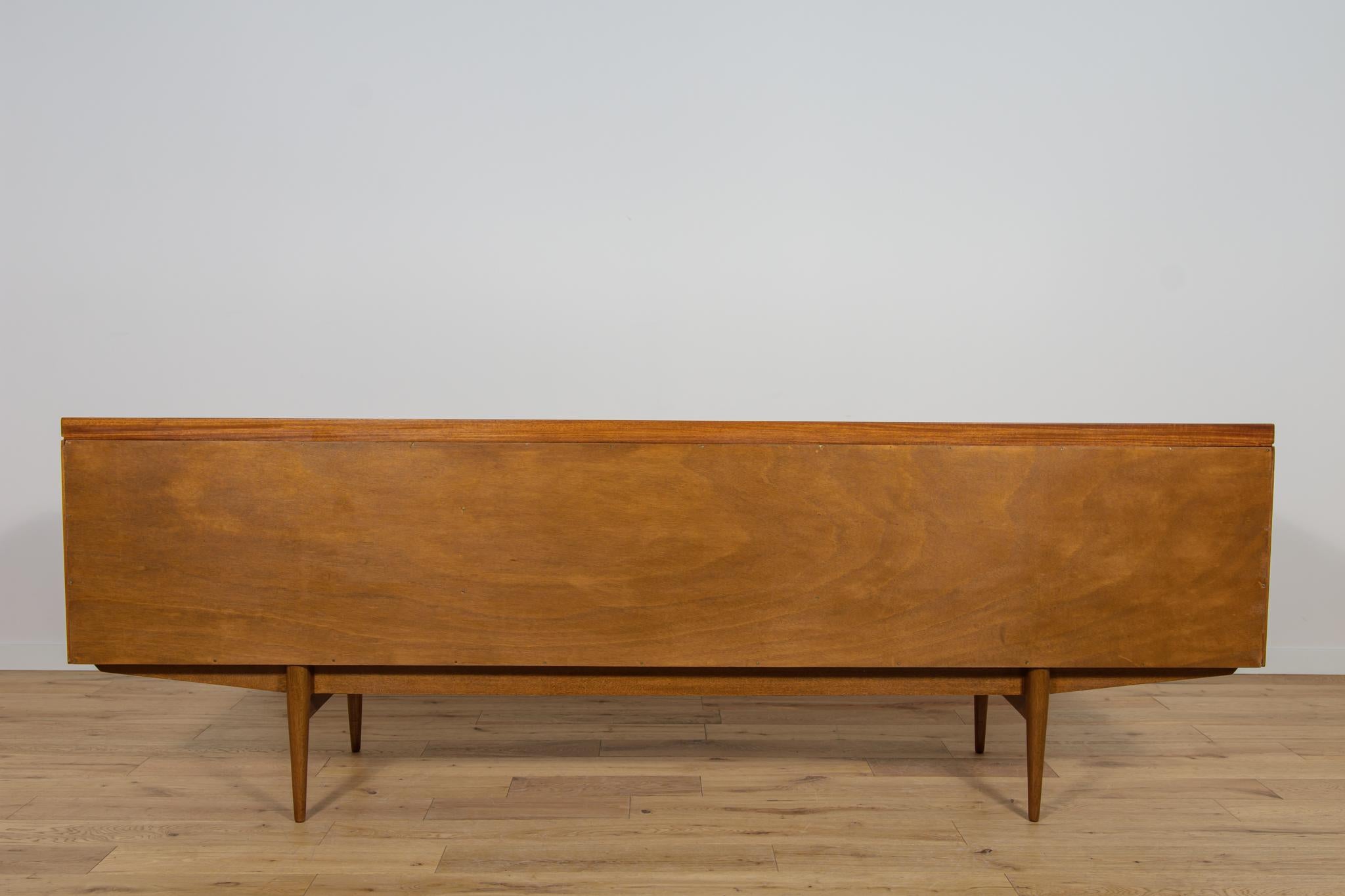 Milieu du XXe siècle Buffet en bois de rose du milieu du siècle  par Robert Heritage pour Archie Shine. en vente