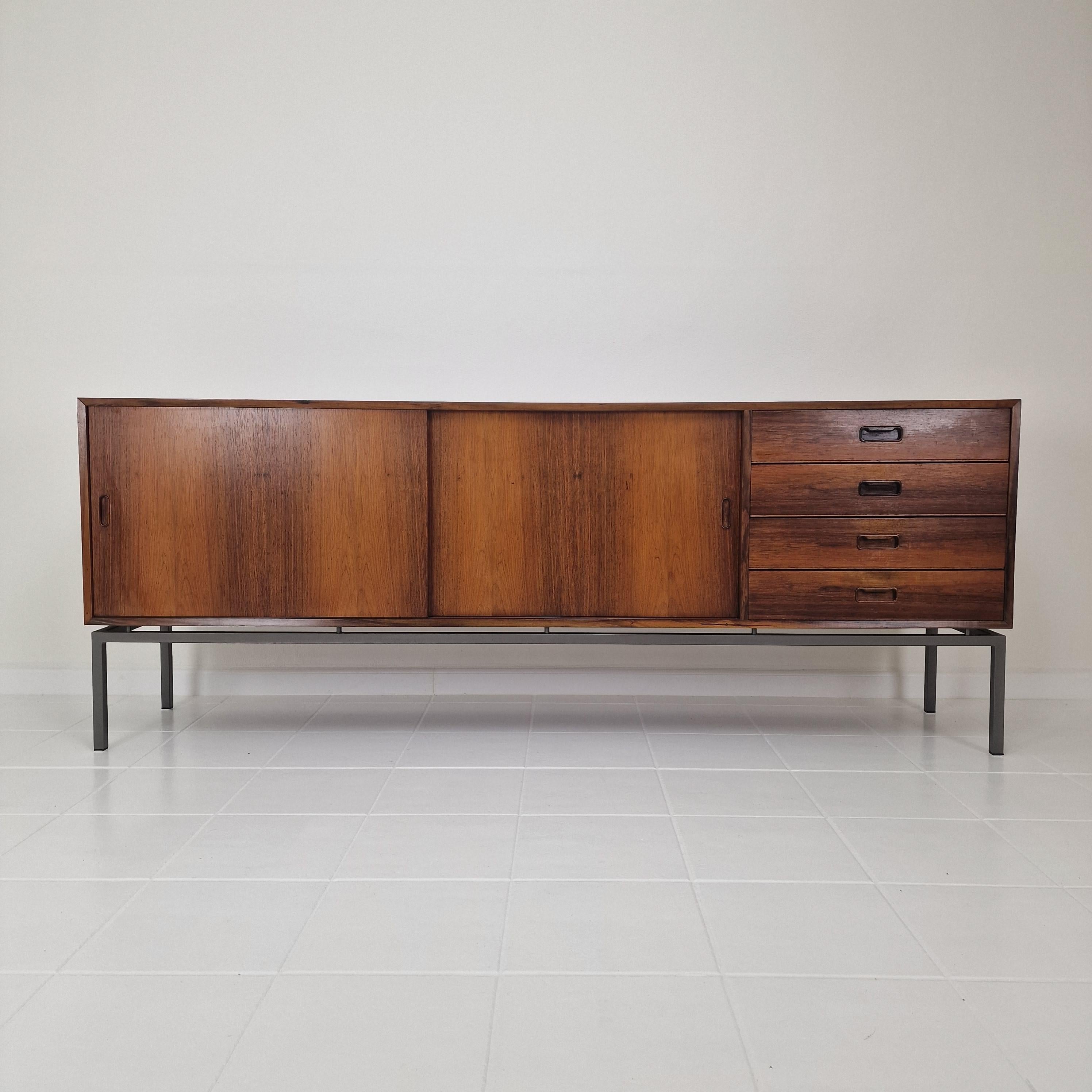 Enfilade en bois de rose du milieu du siècle dernier par Topform The Netherlands, années 1960 en vente 4