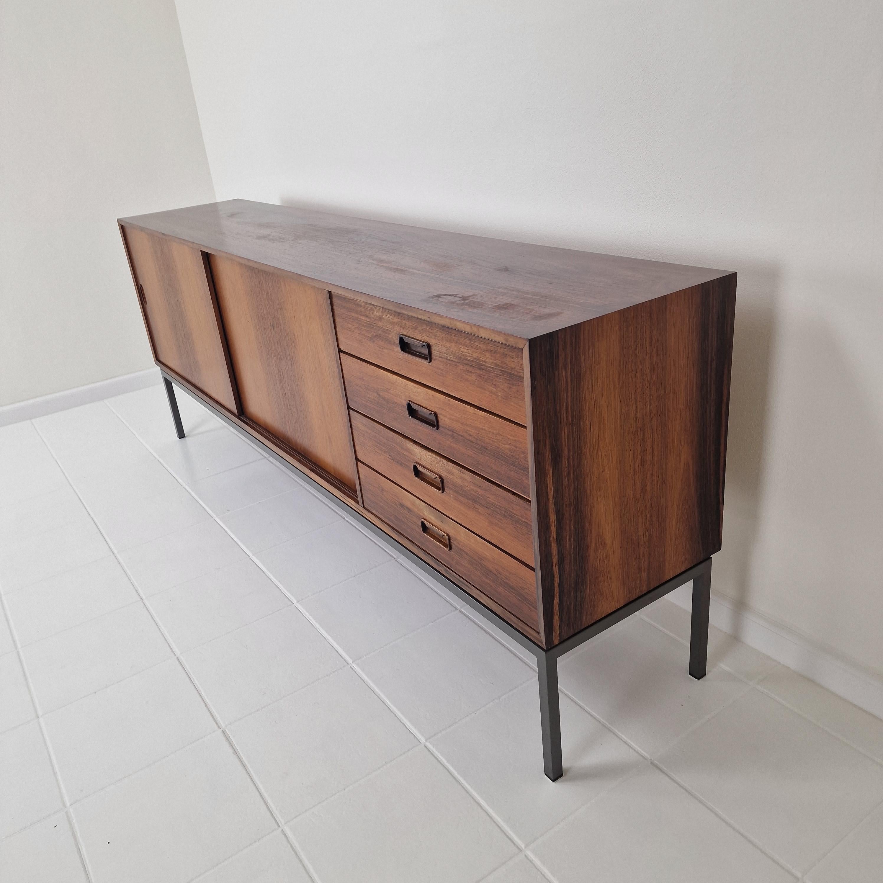 Milieu du XXe siècle Enfilade en bois de rose du milieu du siècle dernier par Topform The Netherlands, années 1960 en vente