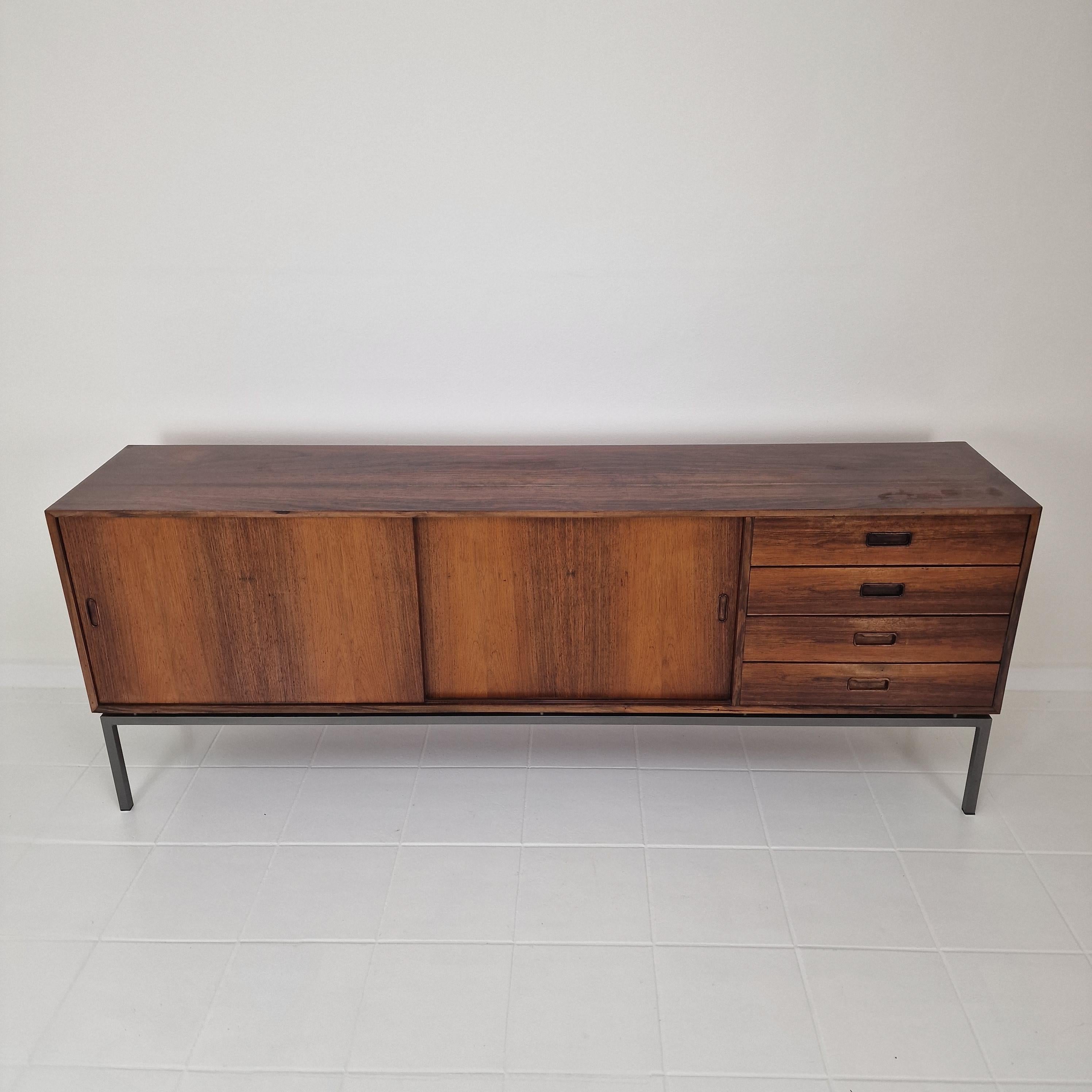 Métal Enfilade en bois de rose du milieu du siècle dernier par Topform The Netherlands, années 1960 en vente