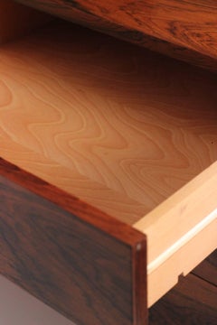 Credenza in legno di palissandro del Medioevo disegnata da Richard Young per Merrow Associates