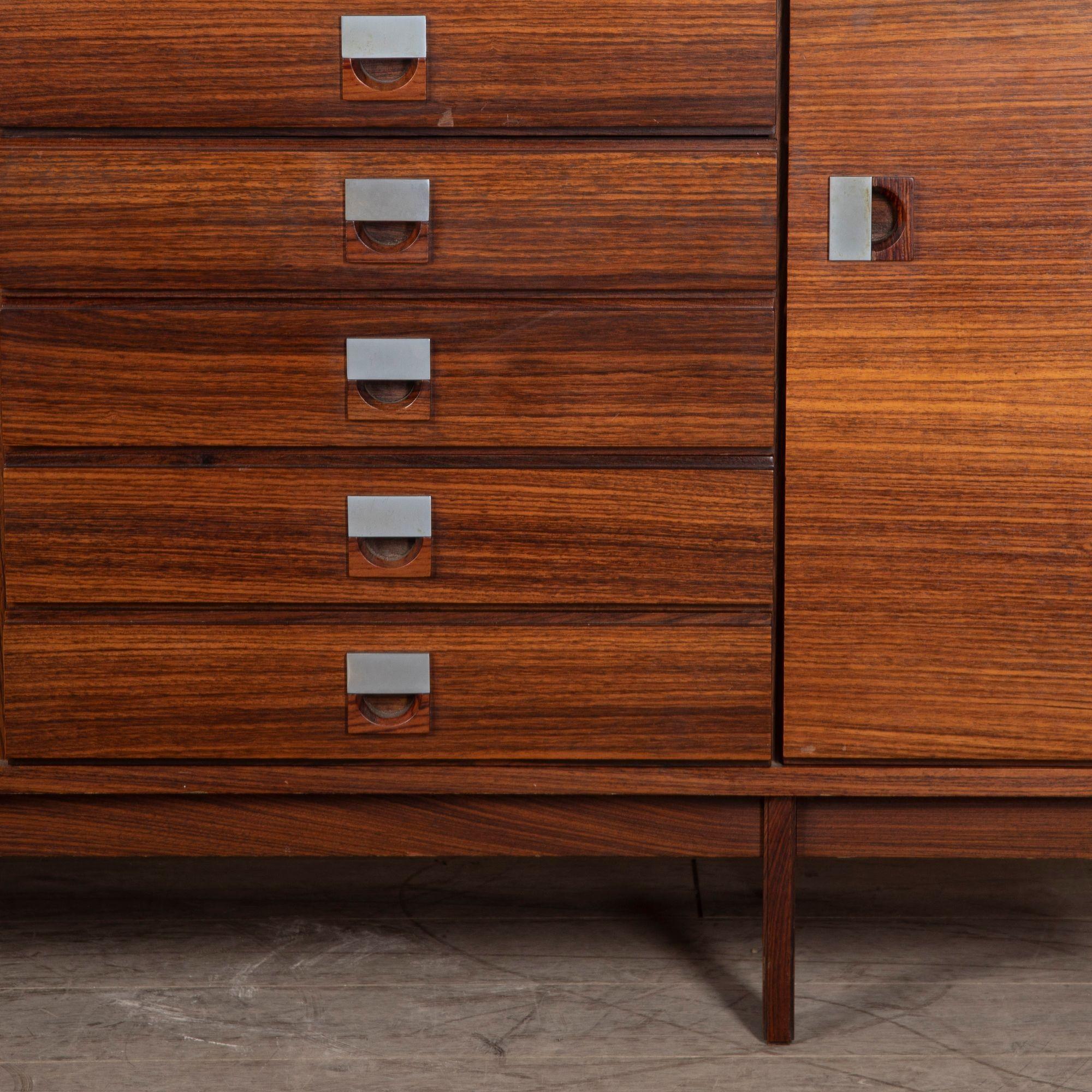 Mid-Century Rosewood Sideboard For Sale 1