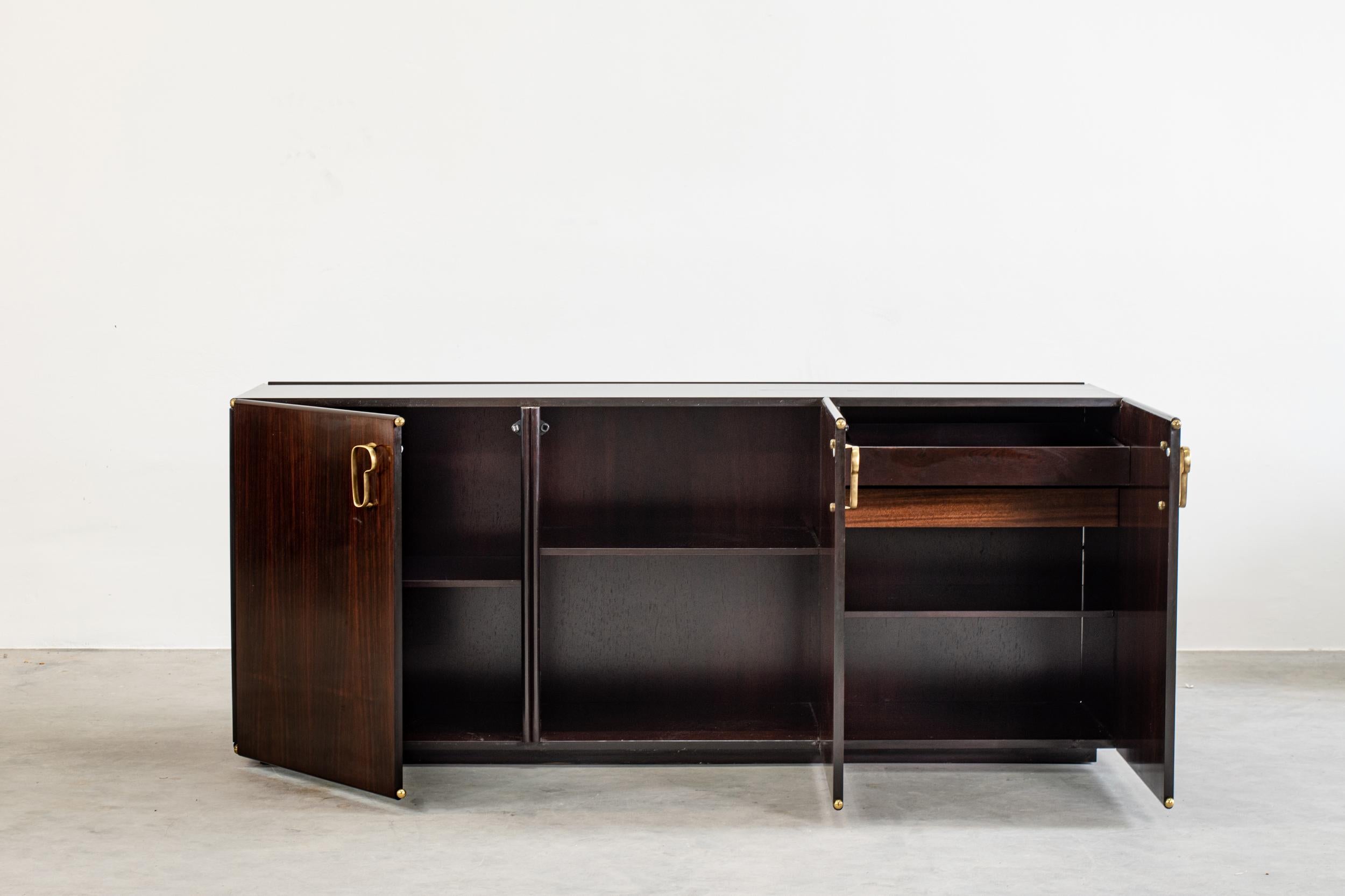 Midcentury Rosewood Sideboard, Italian Manufacture, 1950s In Good Condition For Sale In Montecatini Terme, Toscana
