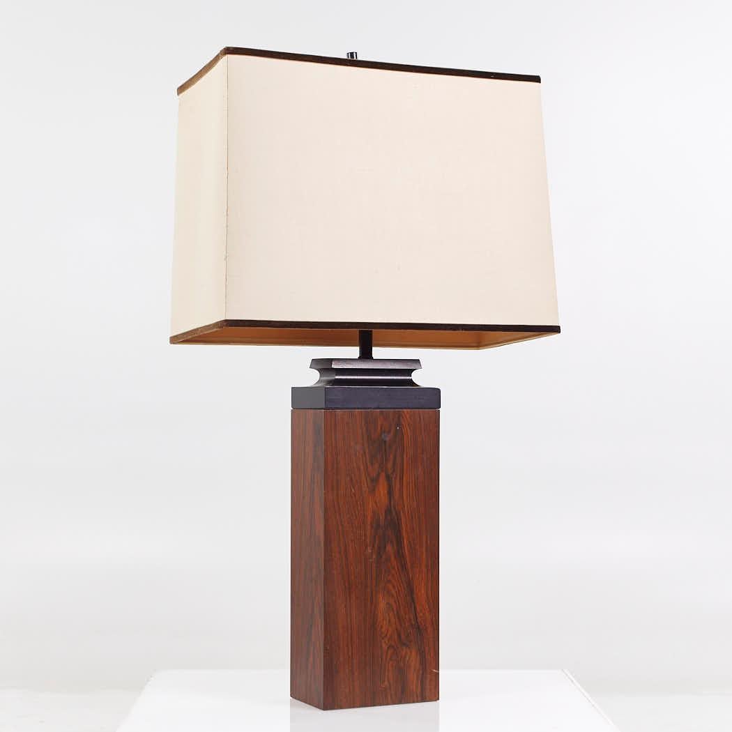 Américain Lampes de table en bois de rose du milieu du siècle en vente
