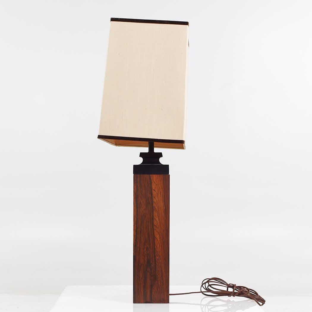 Métal Lampes de table en bois de rose du milieu du siècle en vente