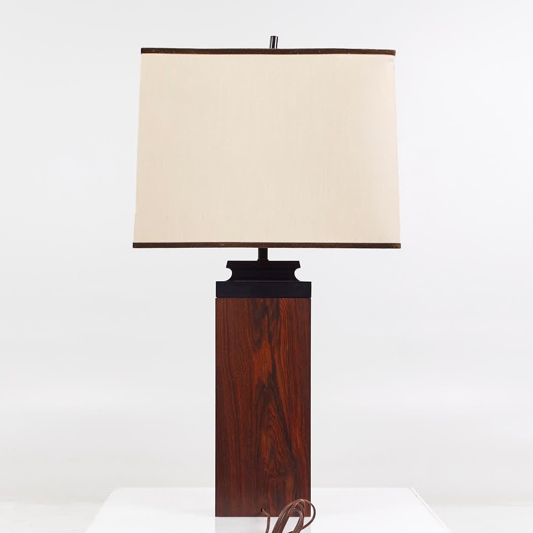 Lampes de table en bois de rose du milieu du siècle en vente 1