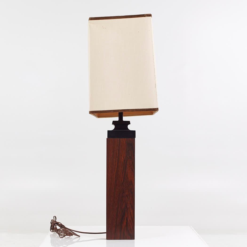 Lampes de table en bois de rose du milieu du siècle en vente 2