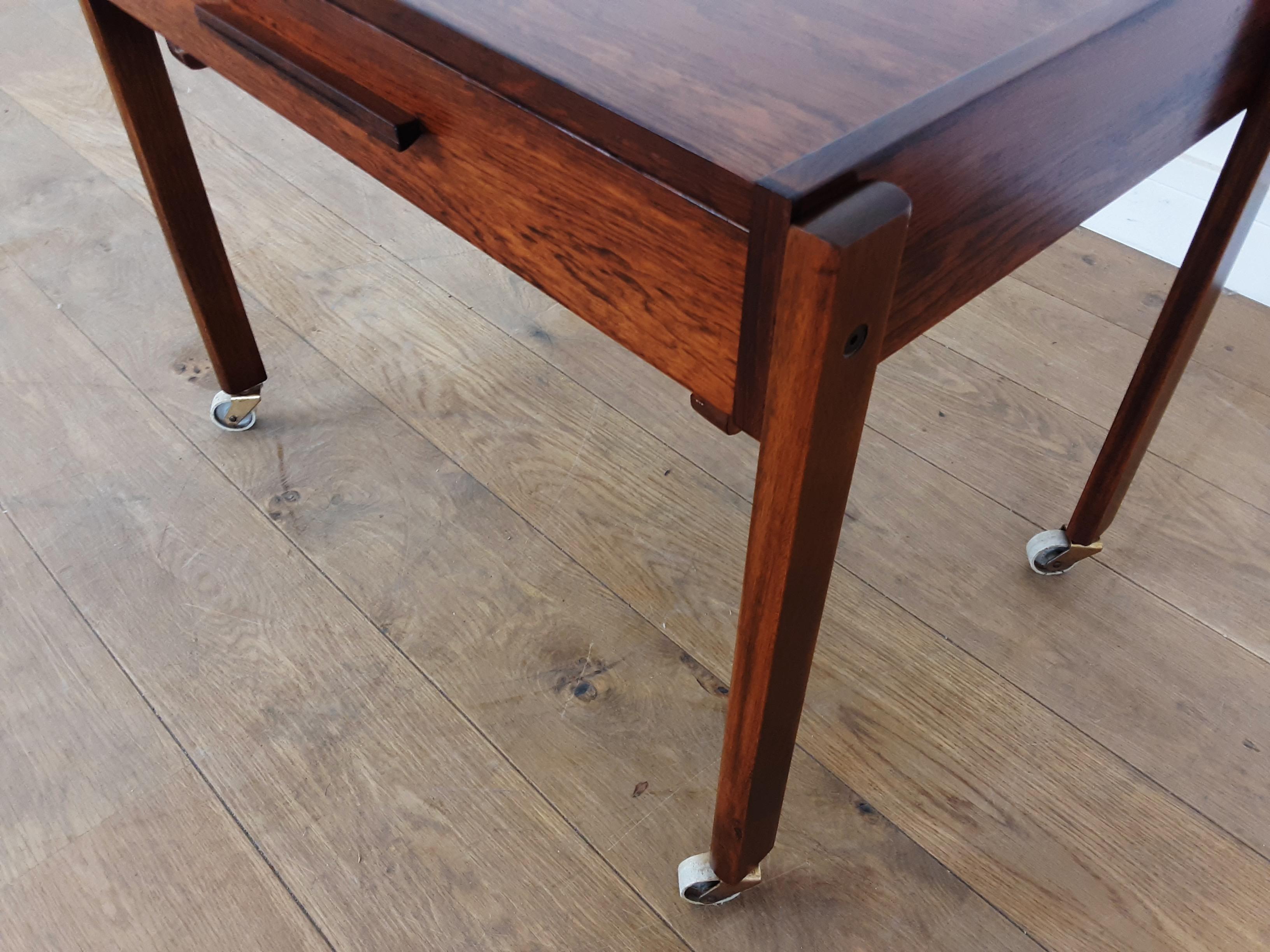 Midcentury Rosewood Table with Sectioned Drawer and Storage Basket In Good Condition For Sale In London, GB