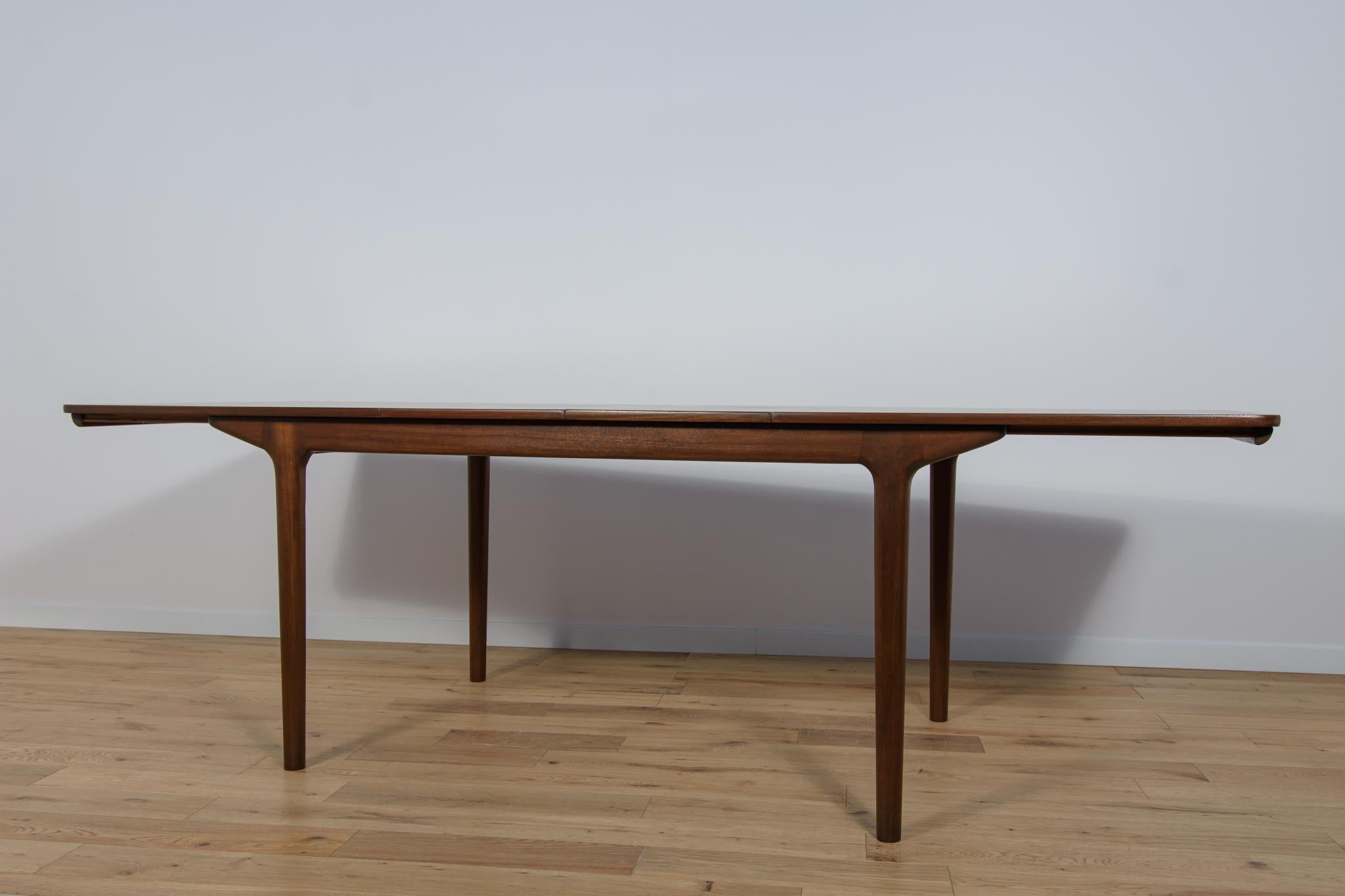 Mid-Century Rosewood & Teak Extendable Dining Table from McIntosh, Great Britain For Sale 6