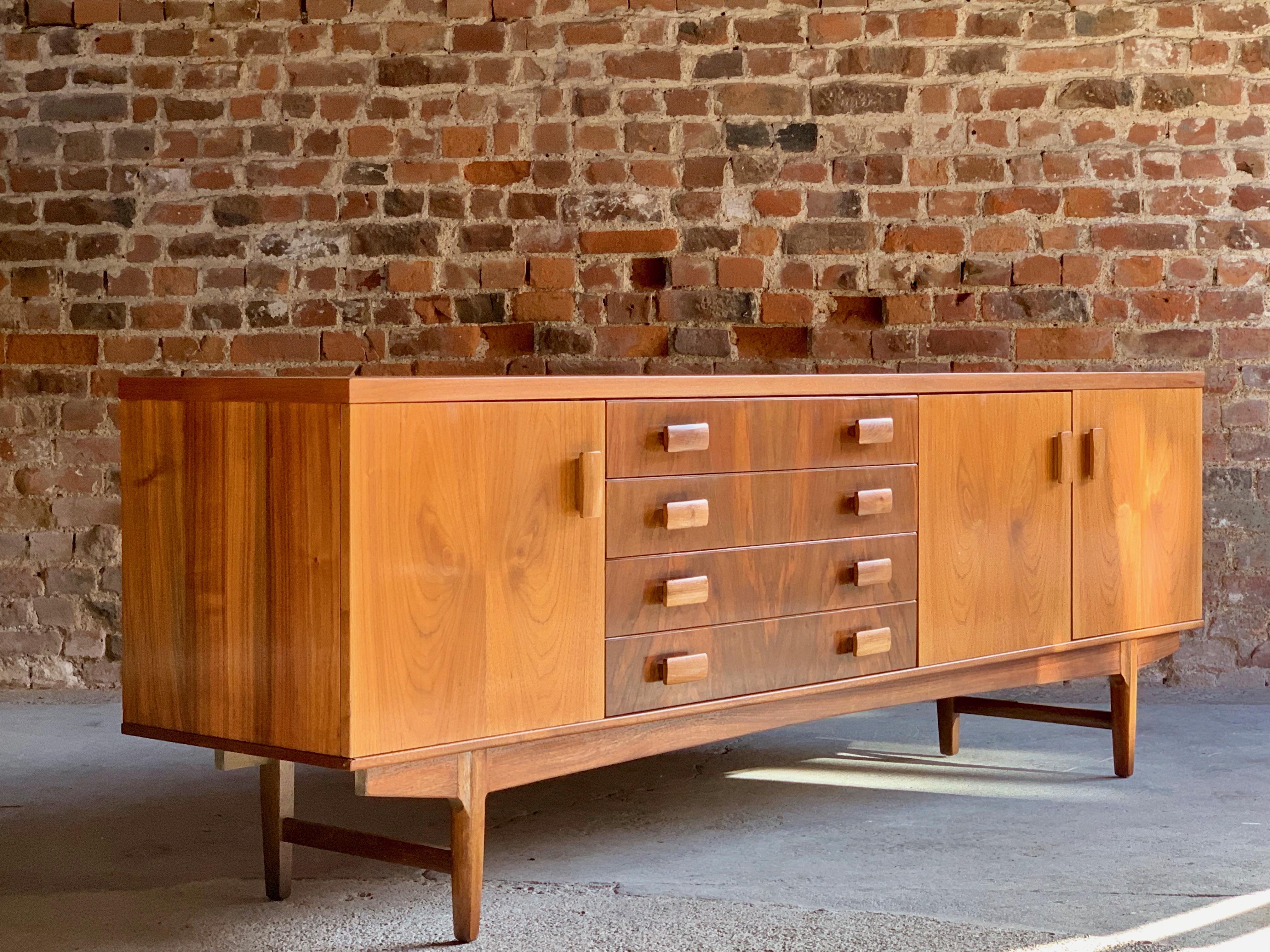 Midcentury Rosewood and Teak Sideboard BCM British Cabinet Makers, circa 1960 In Good Condition In Longdon, Tewkesbury