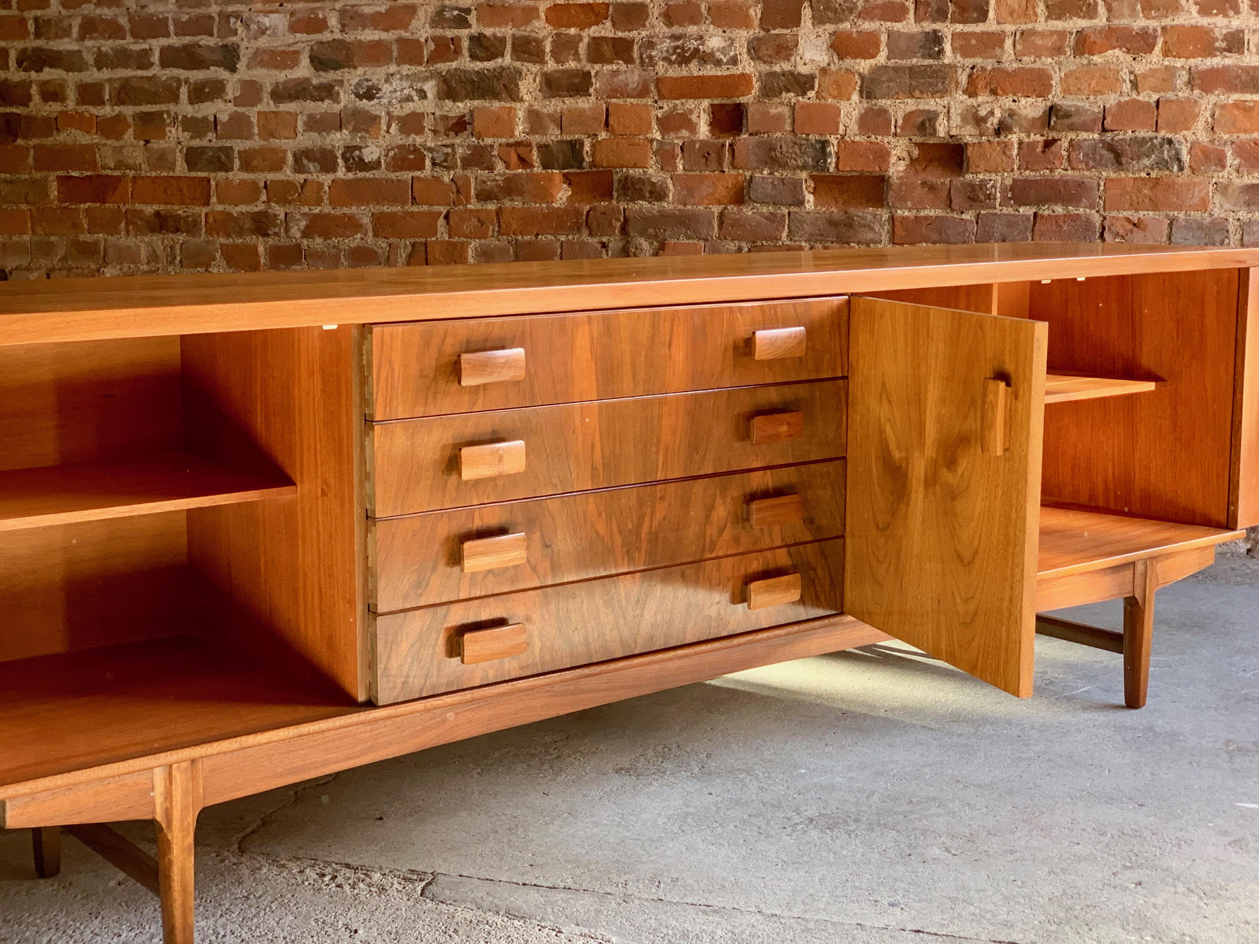 Midcentury Rosewood and Teak Sideboard BCM British Cabinet Makers, circa 1960 3
