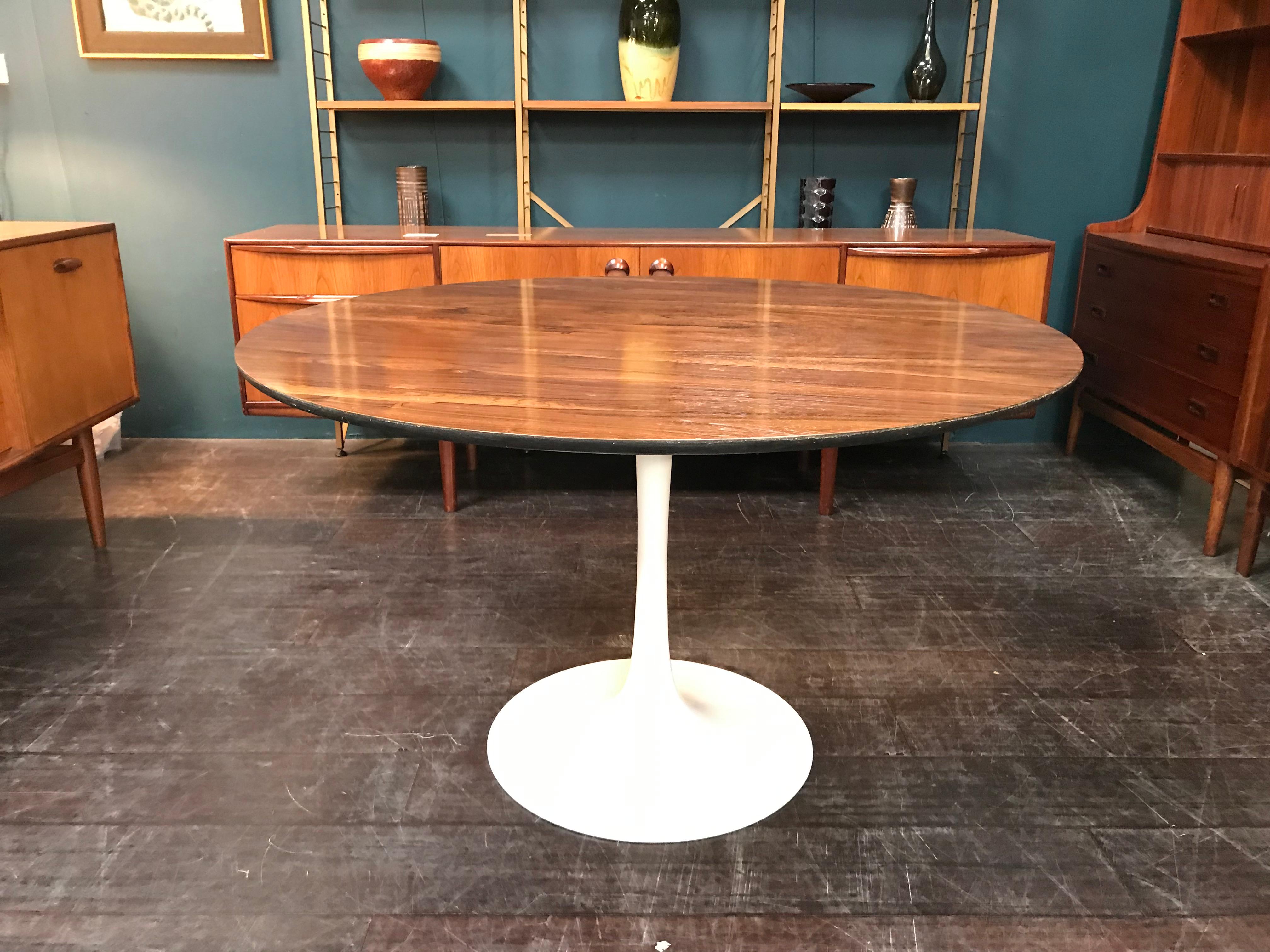 Midcentury Rosewood Tulip Dining Table by Maurice Burke for Arkana In Good Condition For Sale In Glasgow, GB