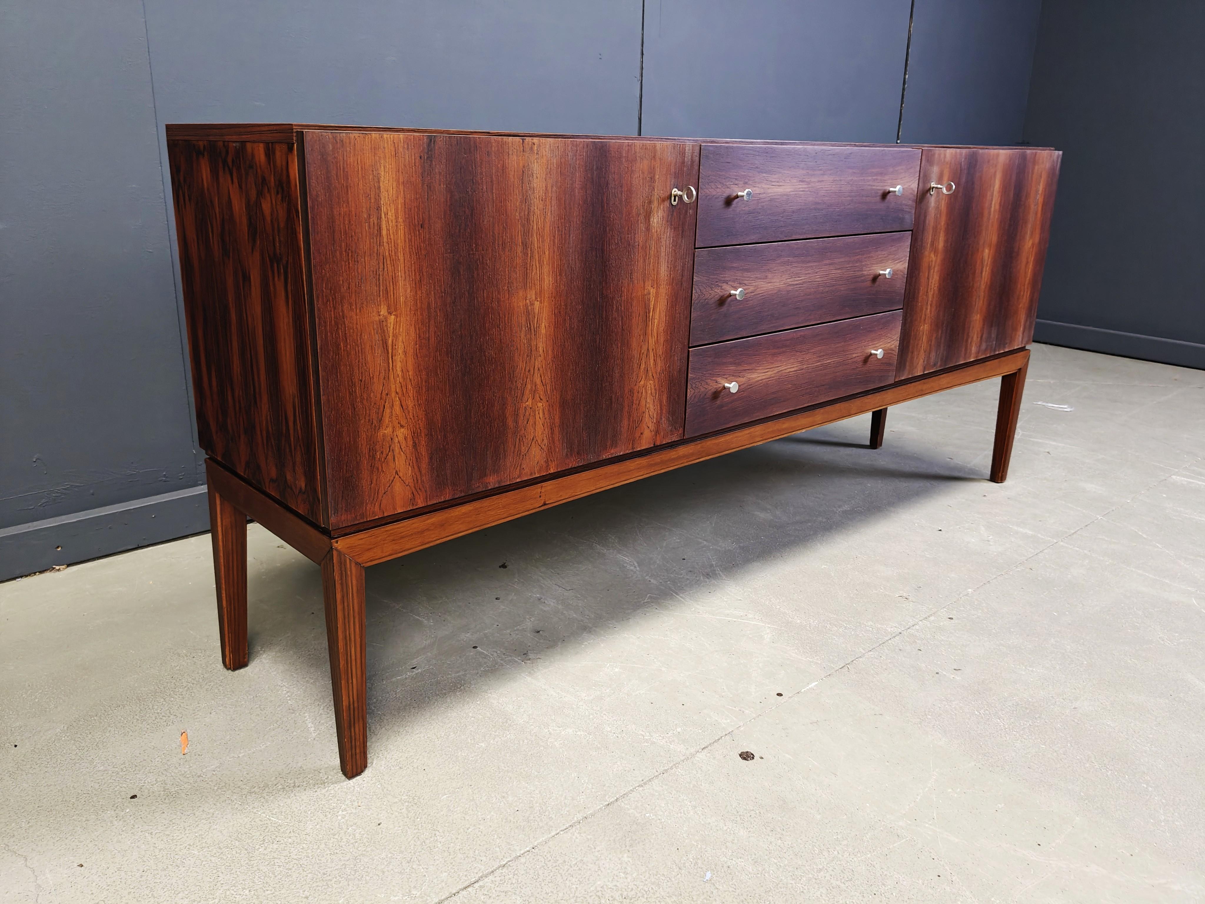 Palissandro Credenza di metà secolo impiallacciata in palissandro, anni '60 in vendita