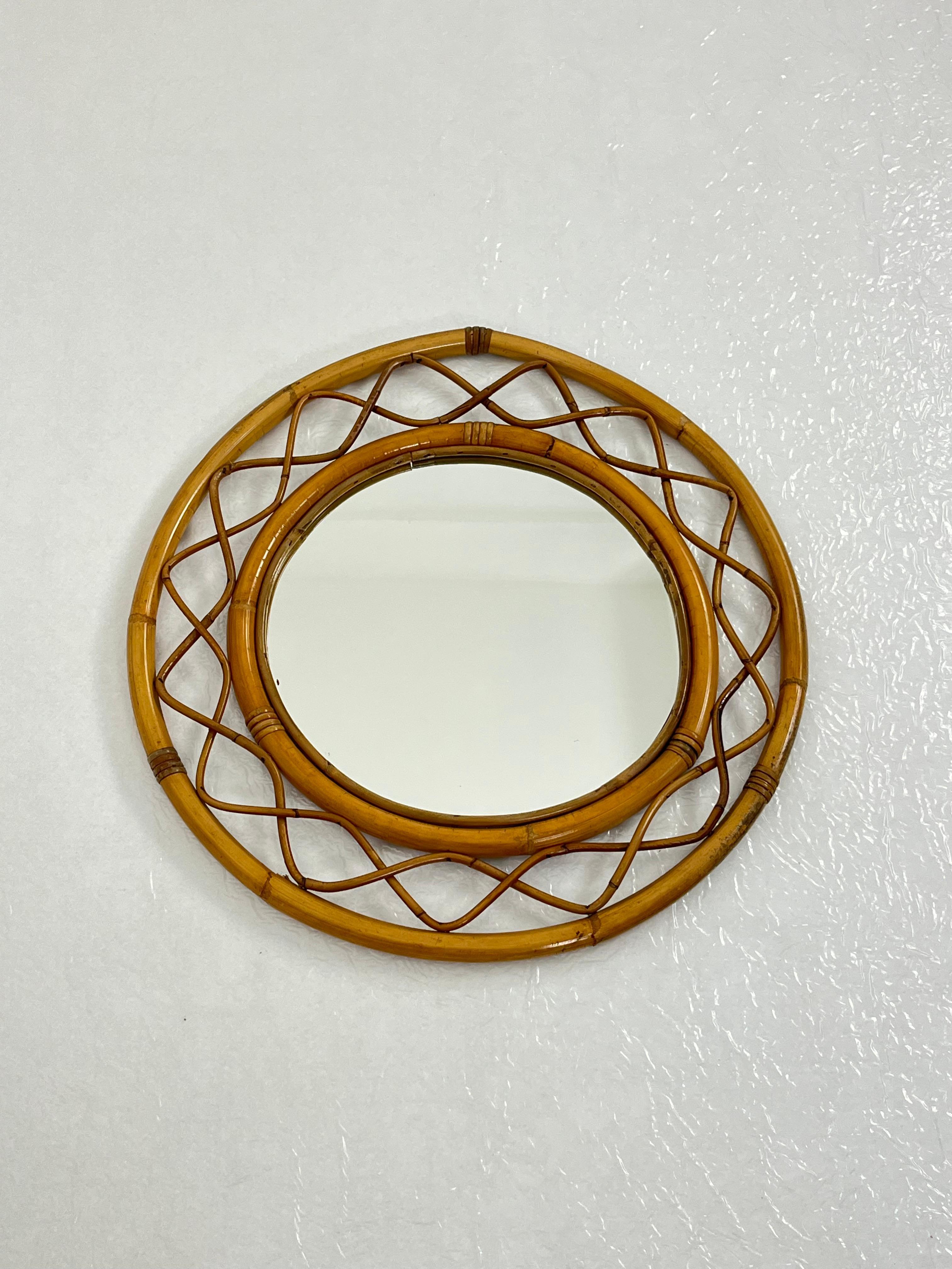 Espejo de pared redondo de bambú y ratán de mediados de siglo, Made in Italy, años 60 en Bueno estado para la venta en Palermo, IT