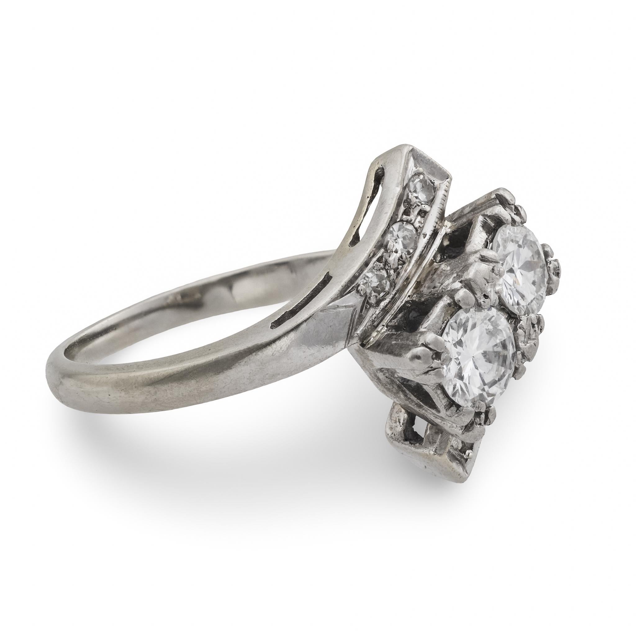 Anello bypass in oro bianco 14k con diamante taglio brillante rotondo del Mid Century In condizioni buone in vendita a Beverly Hills, CA