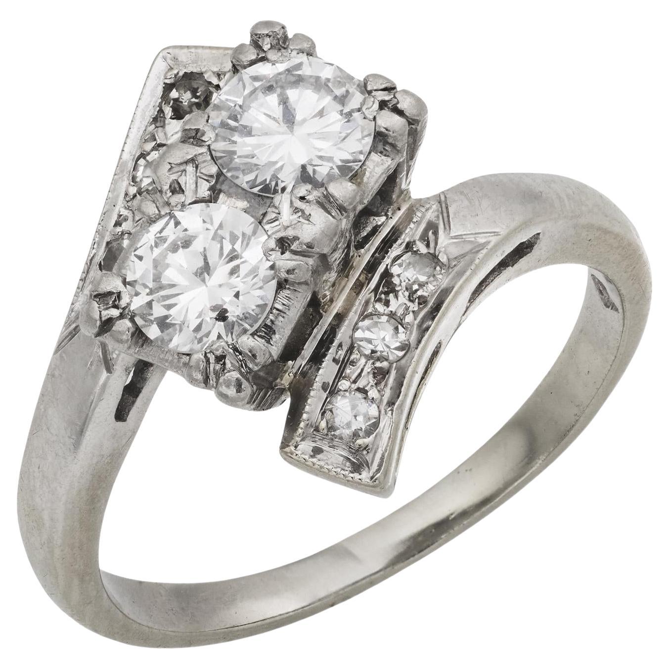 Anello bypass in oro bianco 14k con diamante taglio brillante rotondo del Mid Century in vendita