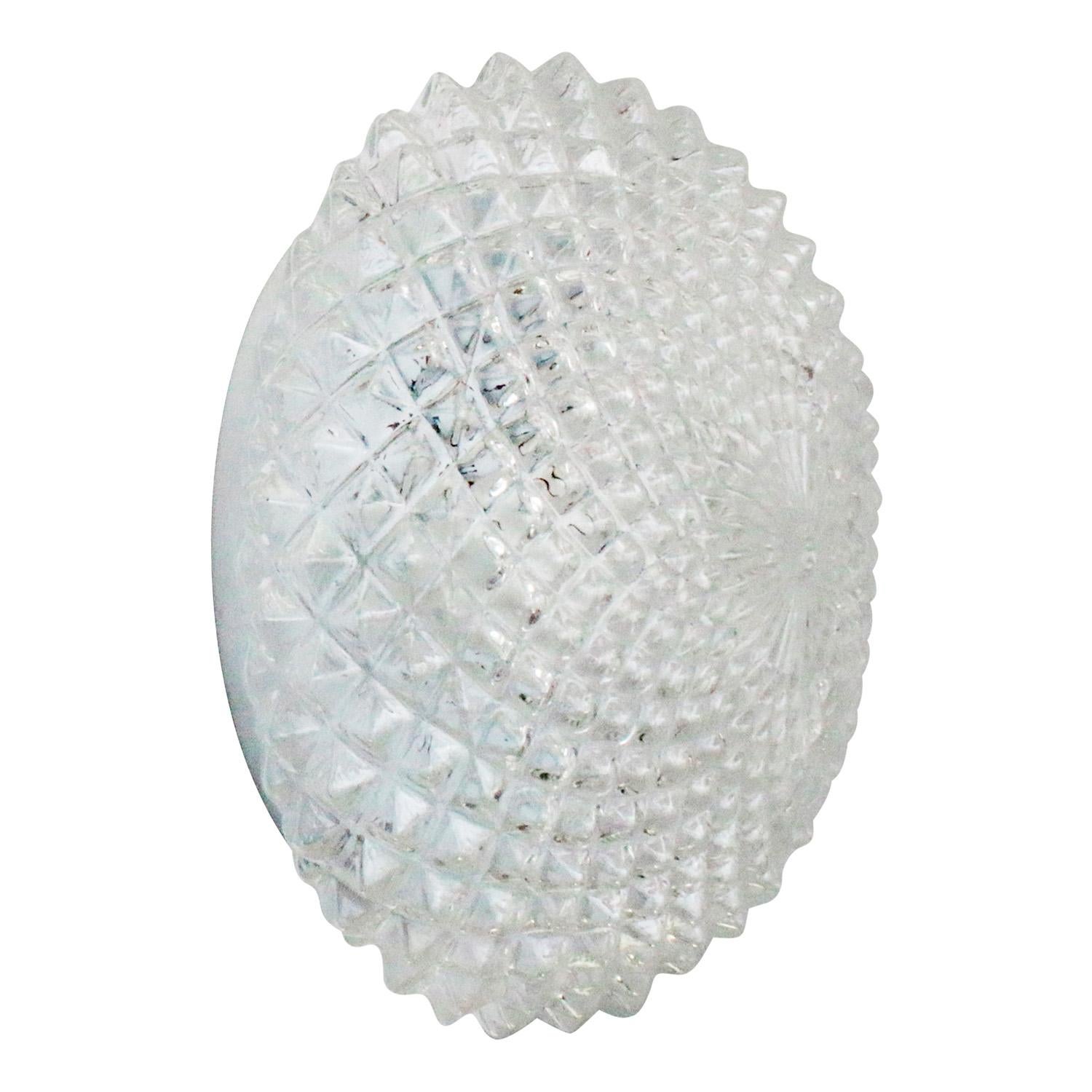 Lampada da parete o da soffitto del Mid-Century.
Base in metallo con vetro trasparente.

1960-1970

Peso: 1,40 kg / 3,1 lb

Prezzo per singolo articolo. Tutte le lampade sono state rese idonee dagli standard internazionali per le lampadine a