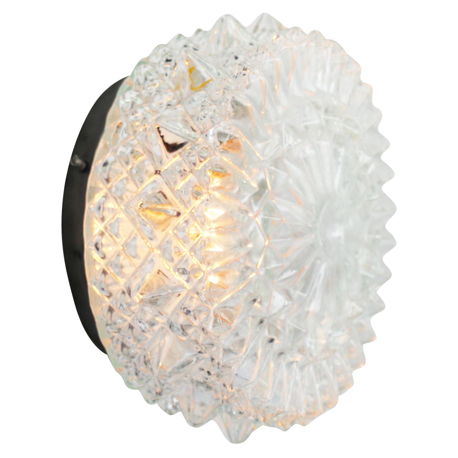 Lampada da parete o da soffitto del Mid-Century.
Base in metallo con vetro trasparente.

1960-1970

Peso: 1,10 kg / 2,4 lb

Prezzo per singolo articolo. Tutte le lampade sono state rese idonee dagli standard internazionali per le lampadine a