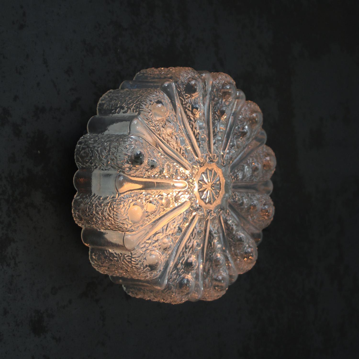 Mid-Century moderno Applique rotonde in vetro trasparente di metà secolo in vendita