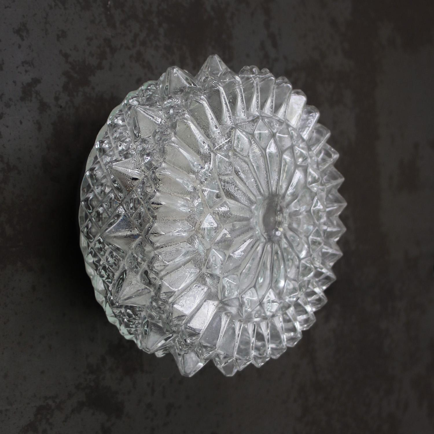 Mid-Century moderno Applique rotonde in vetro trasparente di metà secolo in vendita