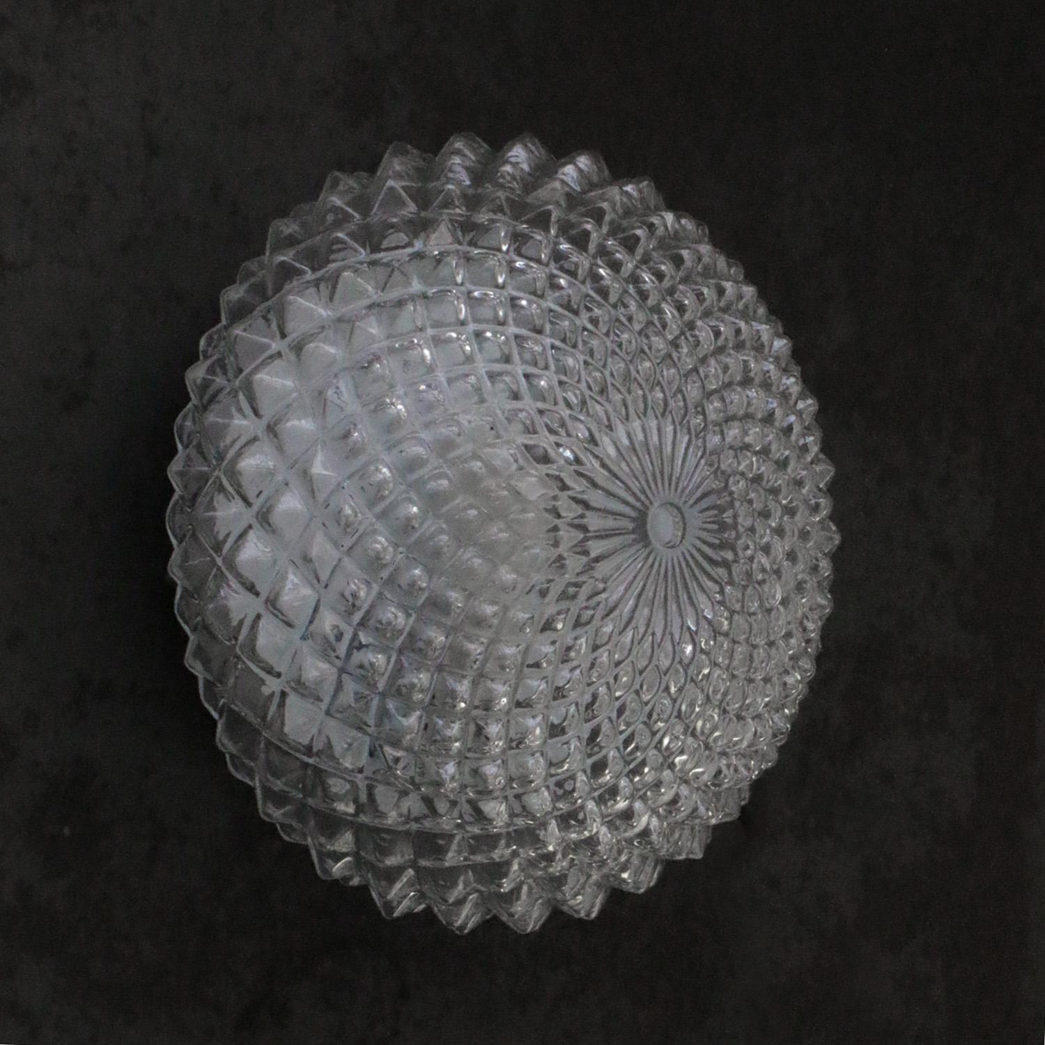 Allemand Appliques rondes du milieu du siècle en verre clair Appliques encastrées en vente