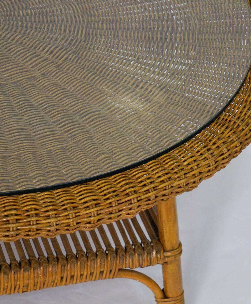 Mid-Century Round Coffee or Low Table of Wicker and Rattan from Italy 2