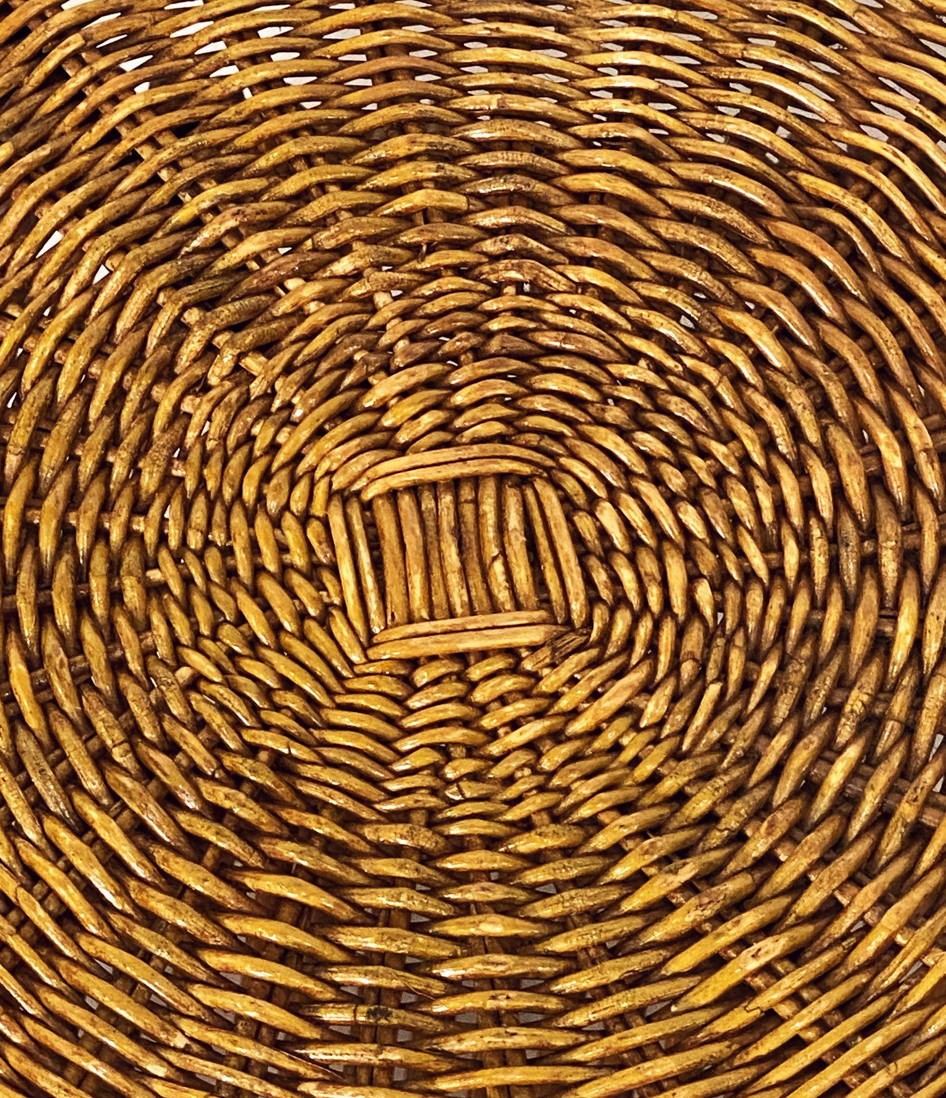 Mid-Century Round Coffee or Low Table of Wicker and Rattan from Italy 6