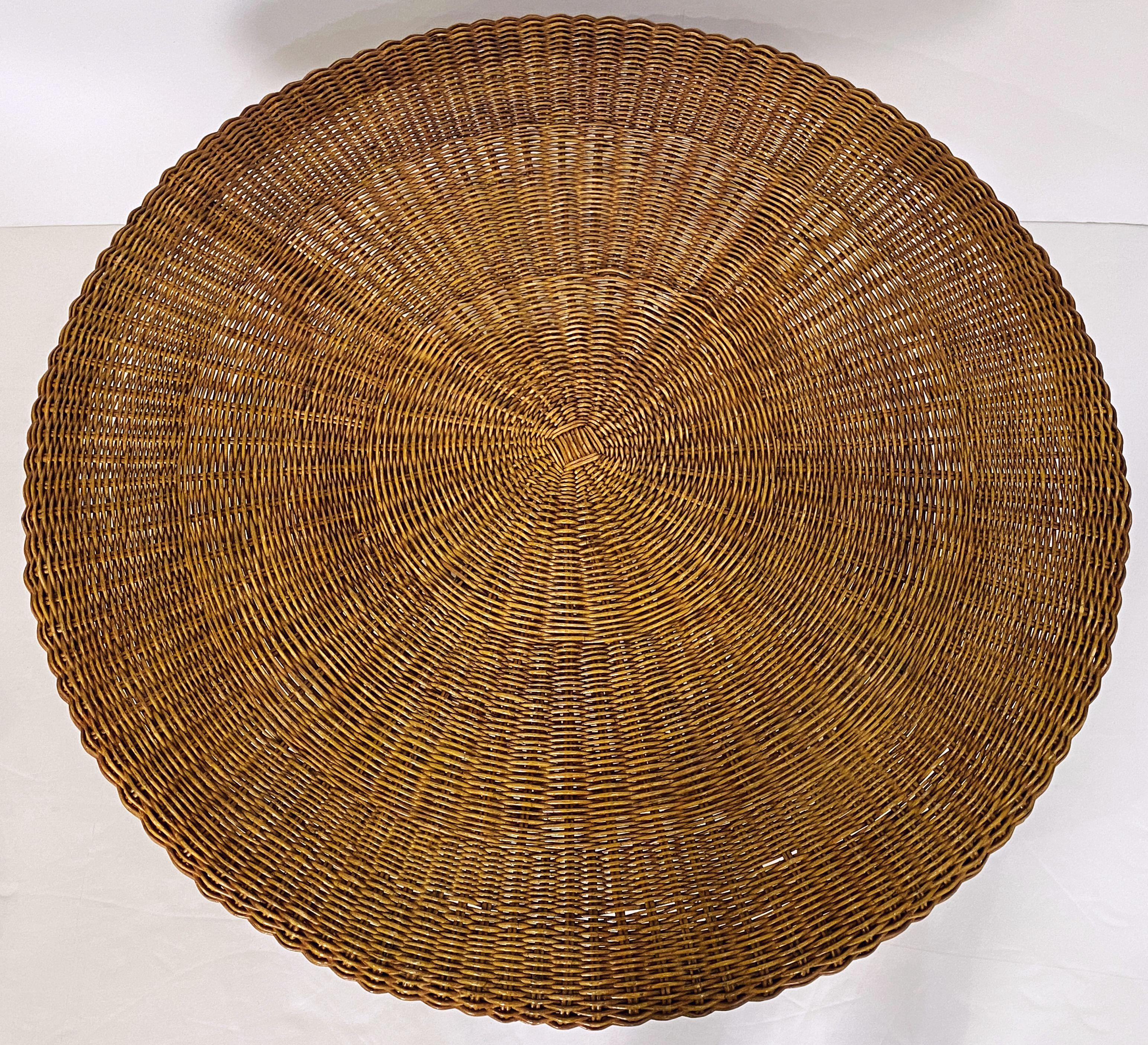 Italian Mid-Century Round Coffee or Low Table of Wicker and Rattan from Italy