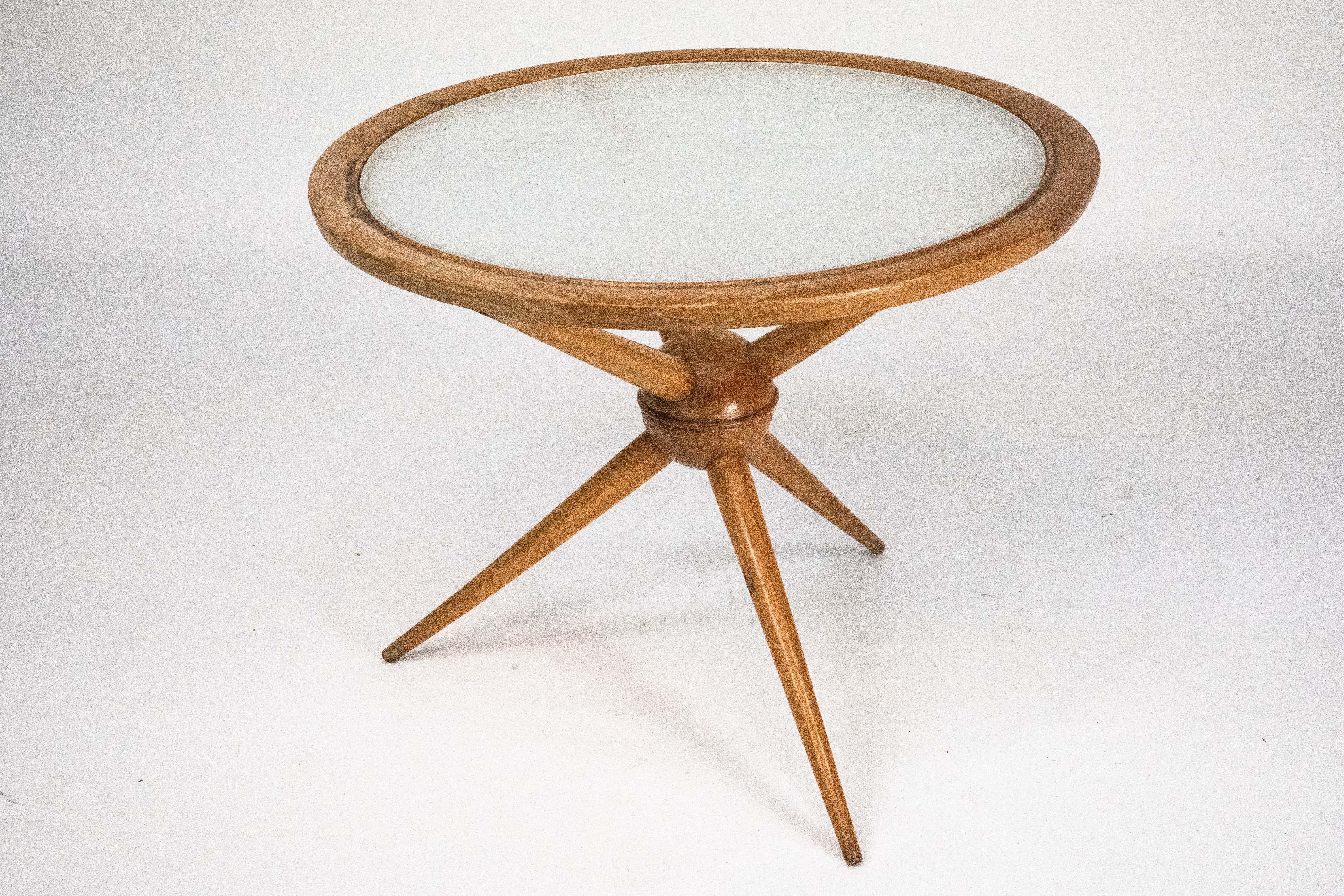Verre teinté Table basse ronde du milieu du siècle par Cesare Lacca, Italie, années 1950. en vente
