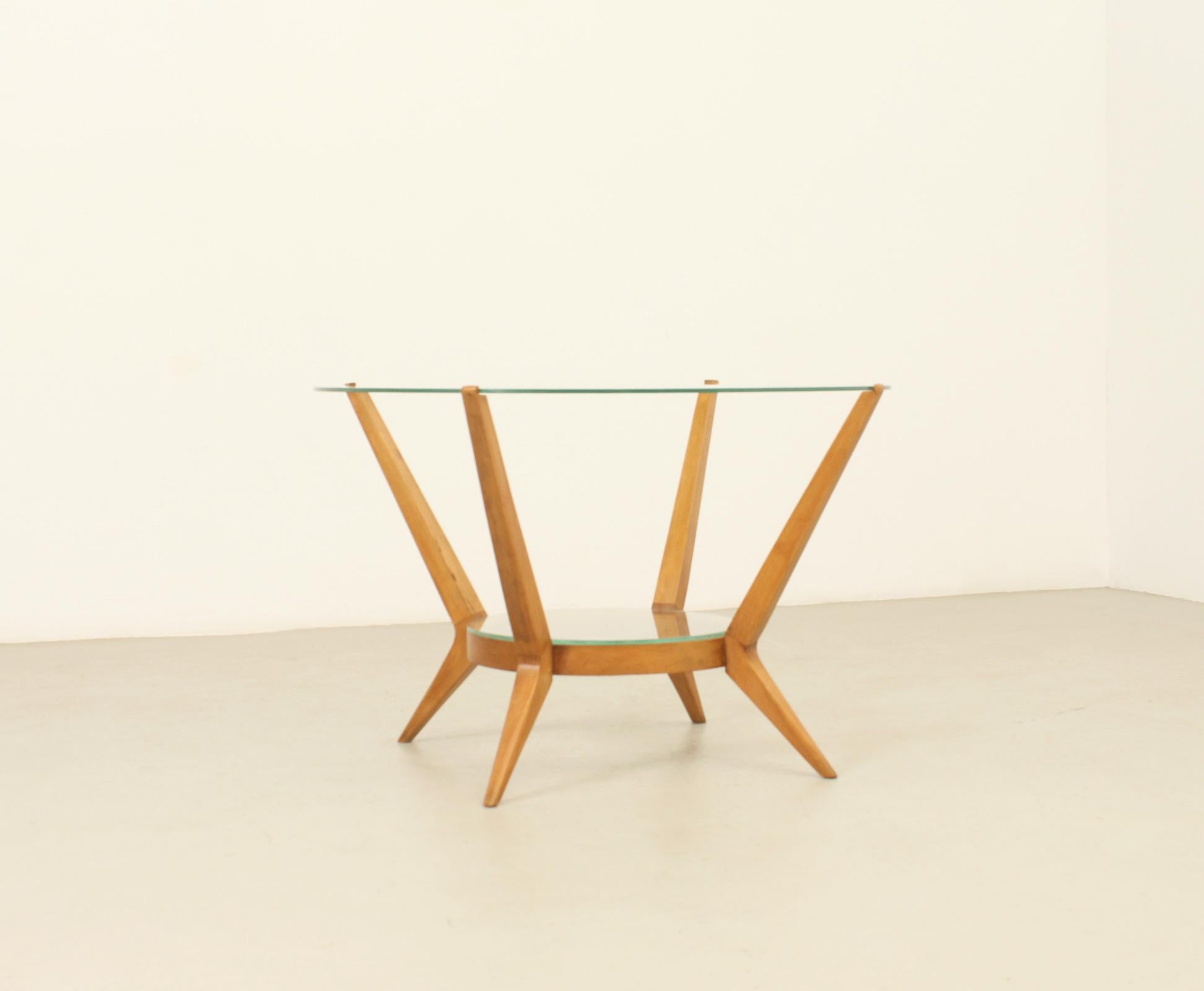 Table basse ronde du milieu du siècle en bois et verre en vente 5