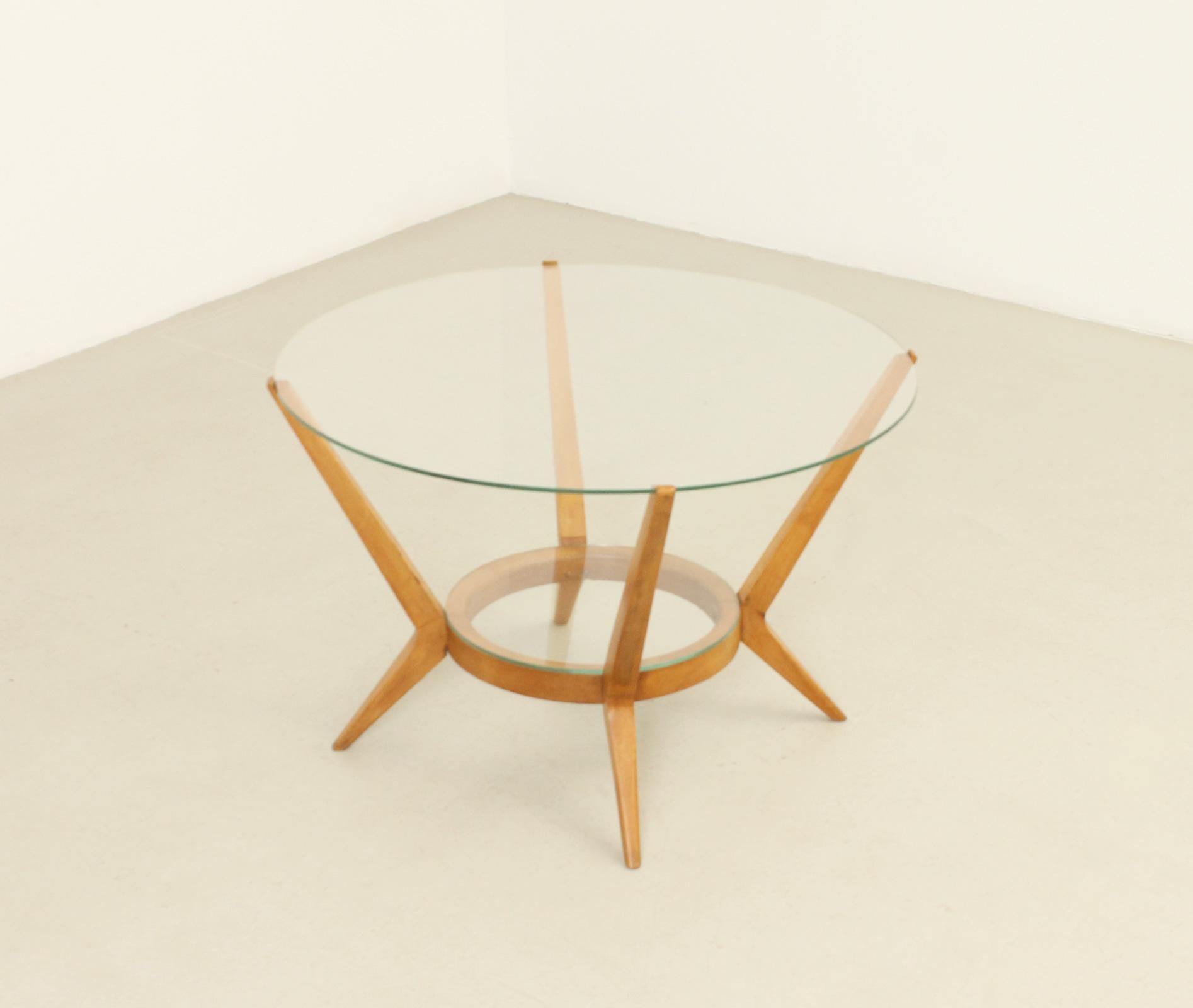 Espagnol Table basse ronde du milieu du siècle en bois et verre en vente