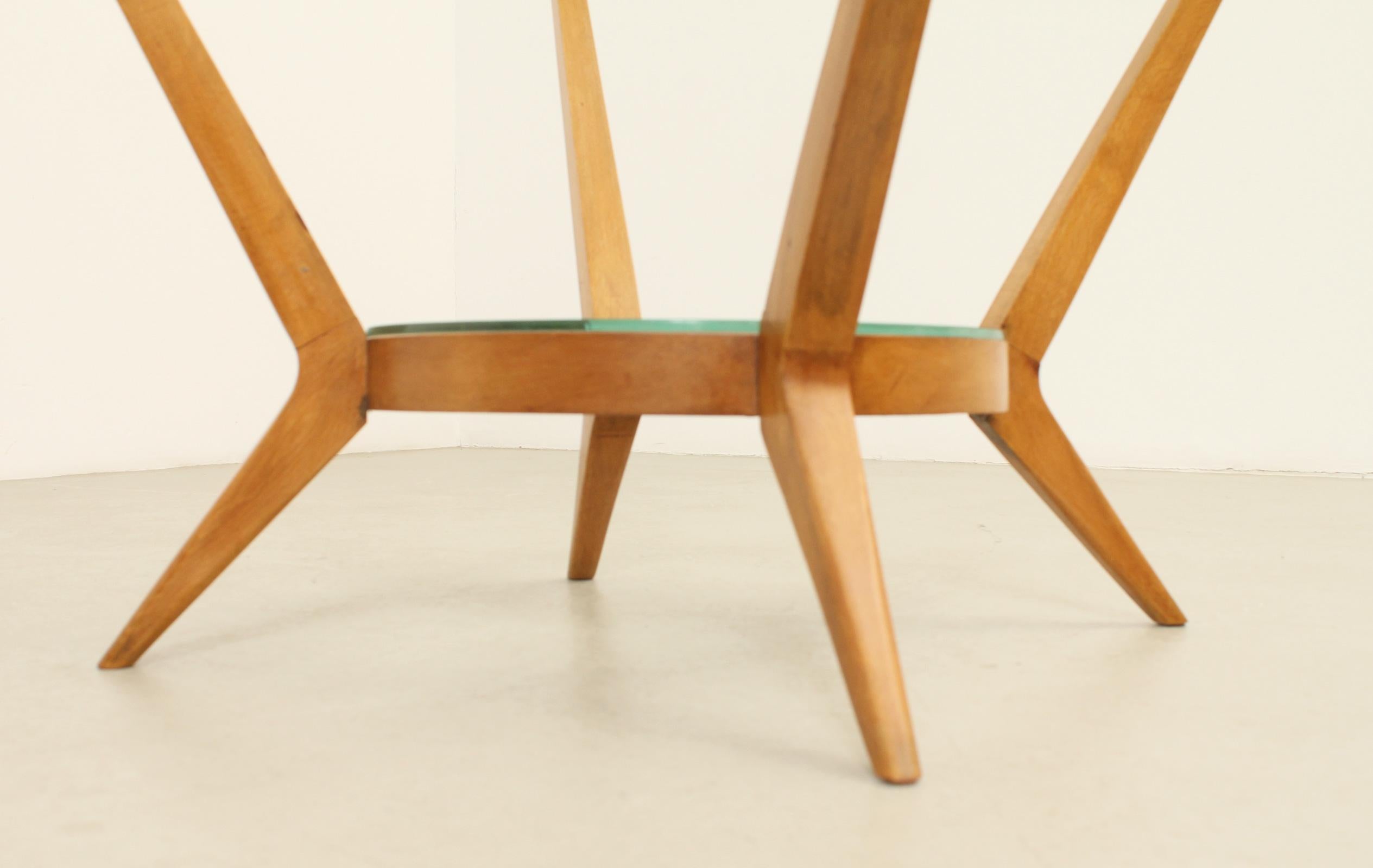 Milieu du XXe siècle Table basse ronde du milieu du siècle en bois et verre en vente