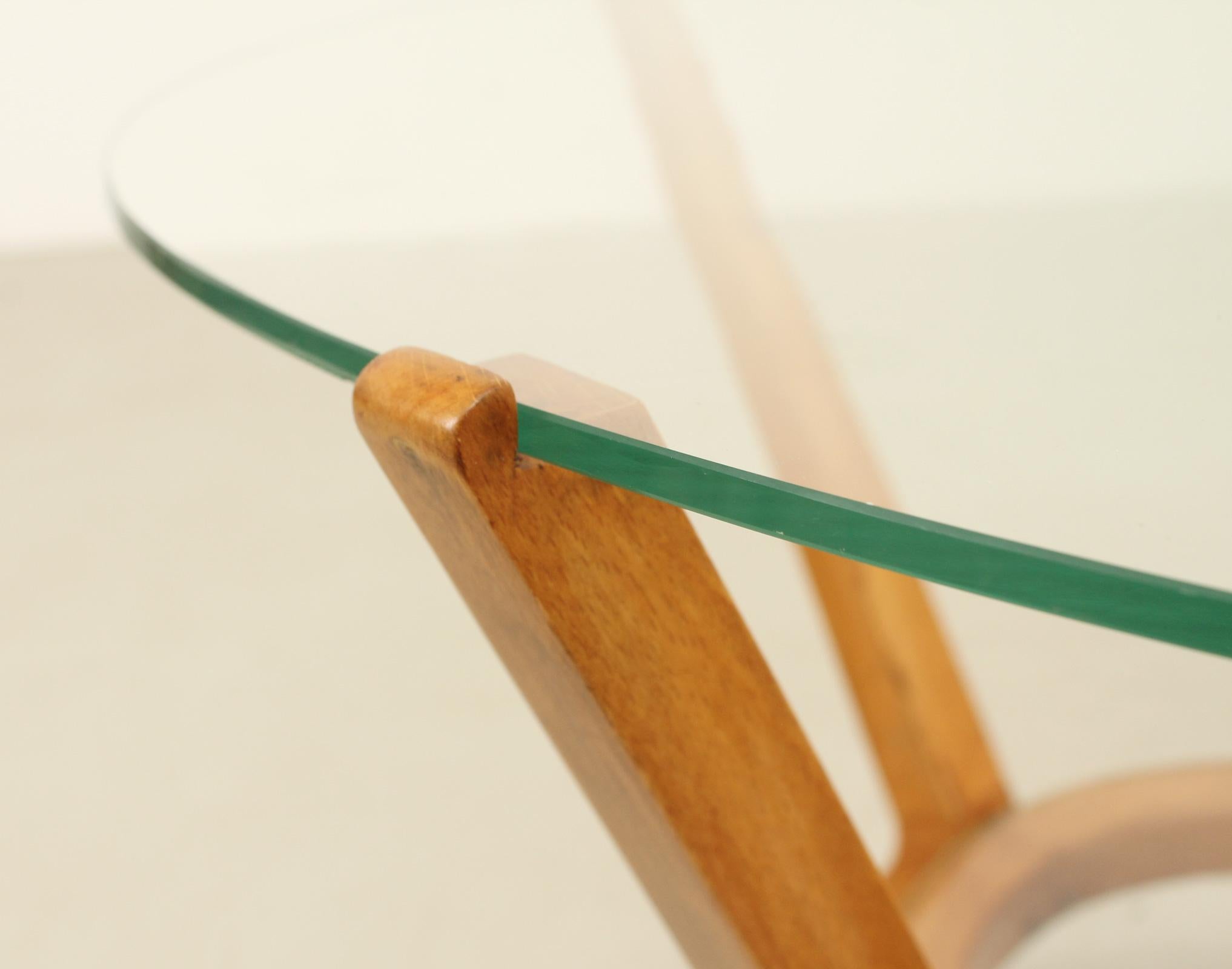 Table basse ronde du milieu du siècle en bois et verre en vente 1